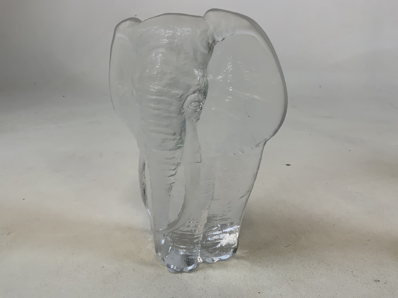 Two Mats Jonasson Swedish frosted glass elephant paperweights signed. The largest 20cm high x 16cm - Image 2 of 6