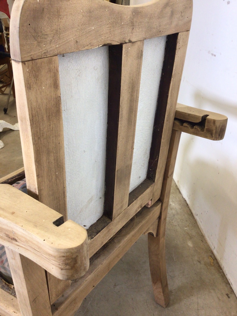 A beech wood arm chair with recling back for restoration. W:60cm x D:69cm x H:91cm - Image 4 of 4