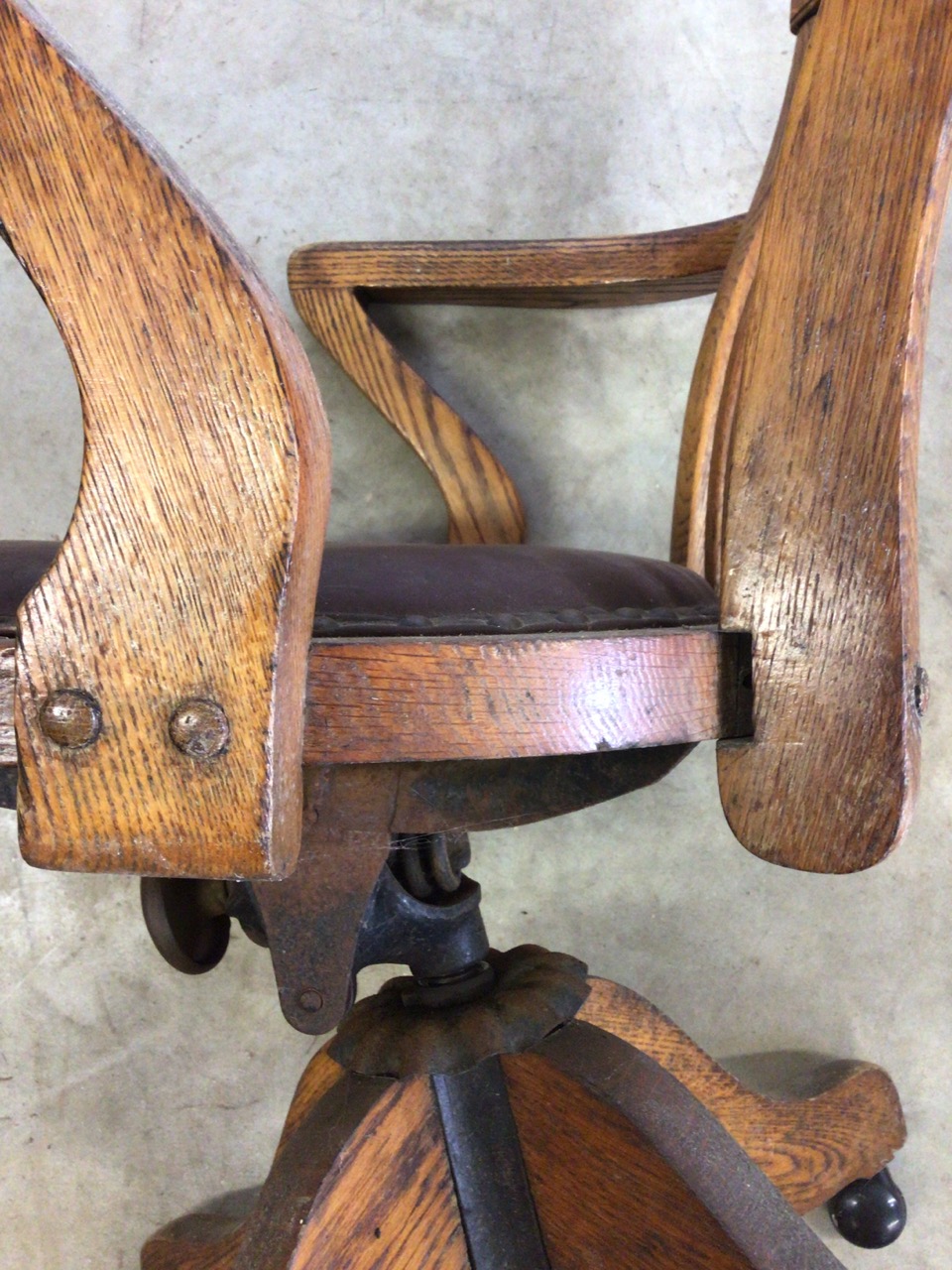 An early 20th century oak captains chair with tilt and swivel action, metal mechanics to base. - Image 11 of 11