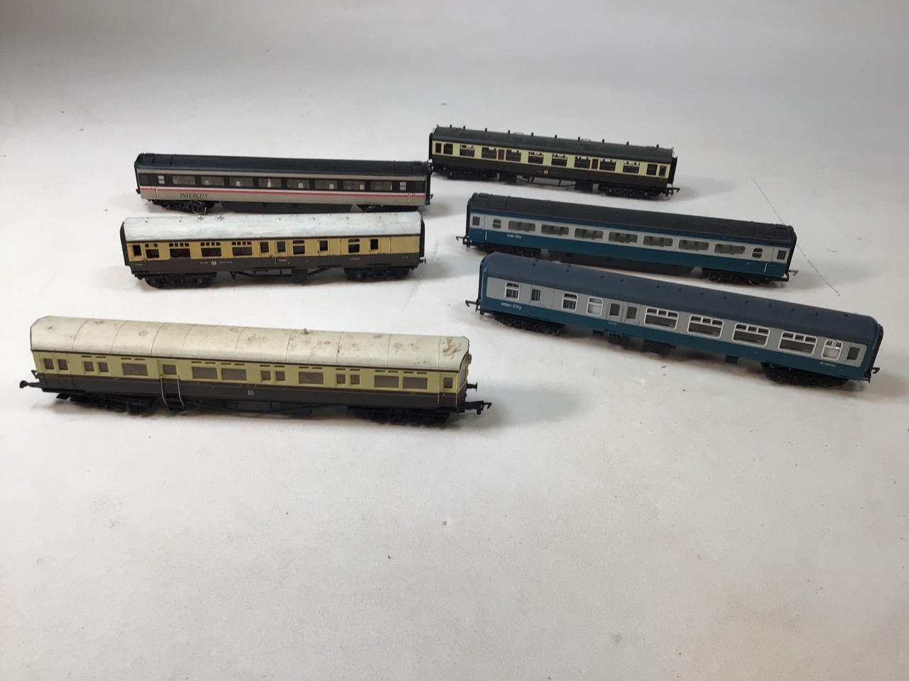 A Hornby Industrial Set (boxed) and unused with six extra carriages (used) 00 gauge. - Image 6 of 9