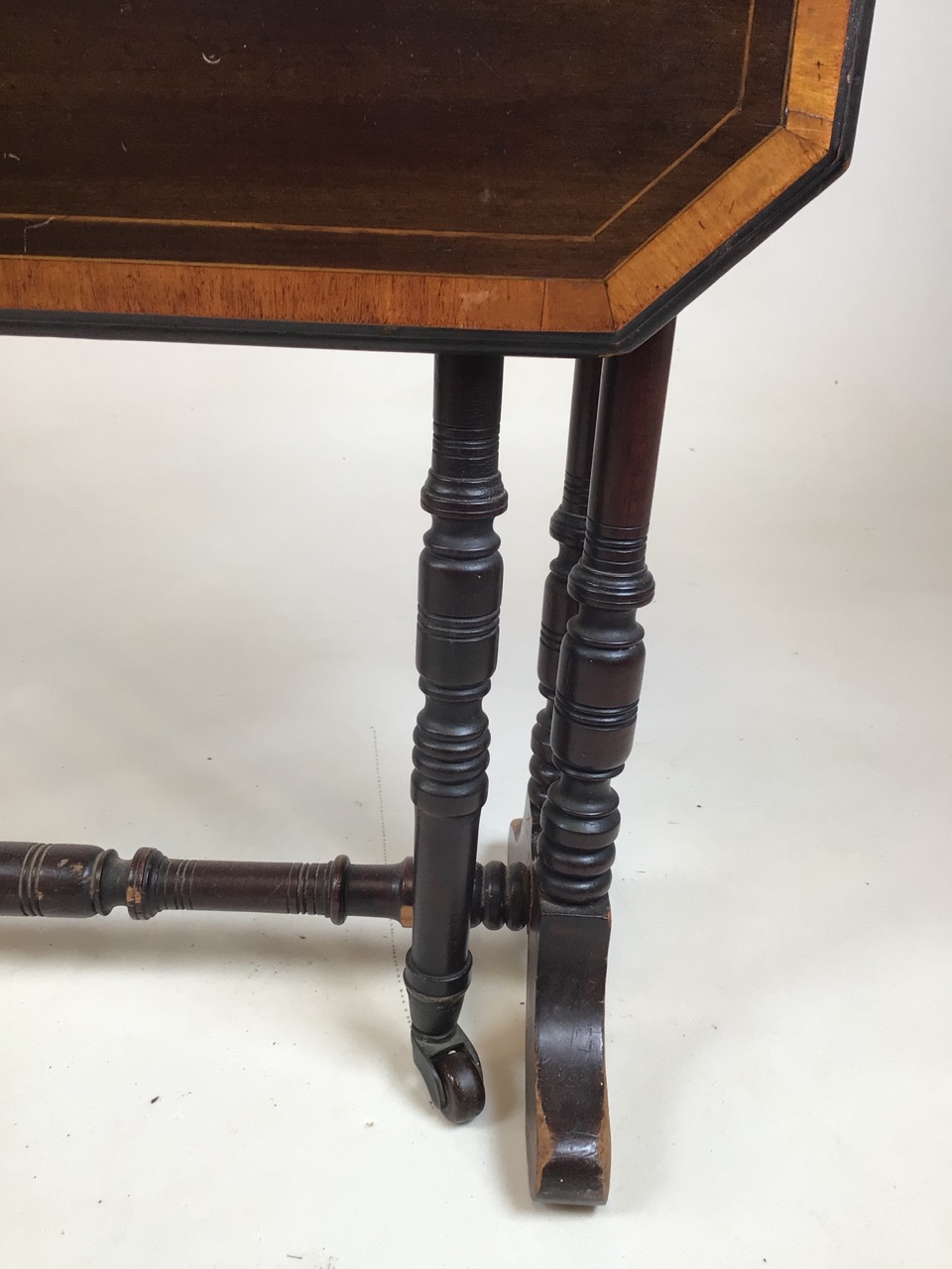 A small Edwardian mahogany inlaid Sutherland table with turned legs and stretcher with ceramic - Image 8 of 9