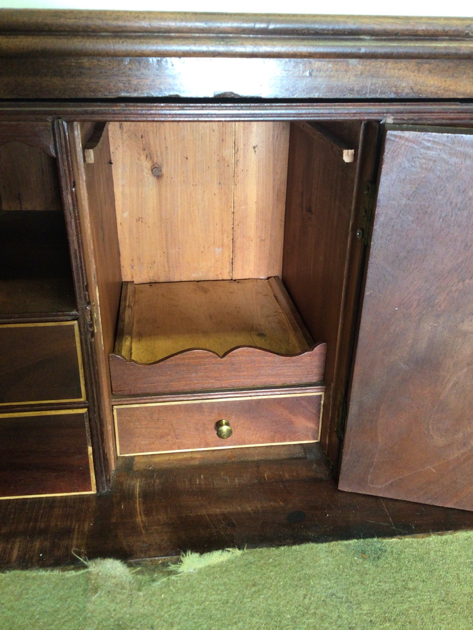 A Victorian mahogany secretaire chest with brass handles. With drop down drawer to interior inlaid - Image 6 of 9