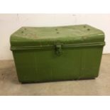 A green painted metal trunk.W:70cm x D:48cm x H:44cm