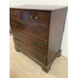 A Georgian oak chest of drawers. W:95cm x D:50cm x H:100cm