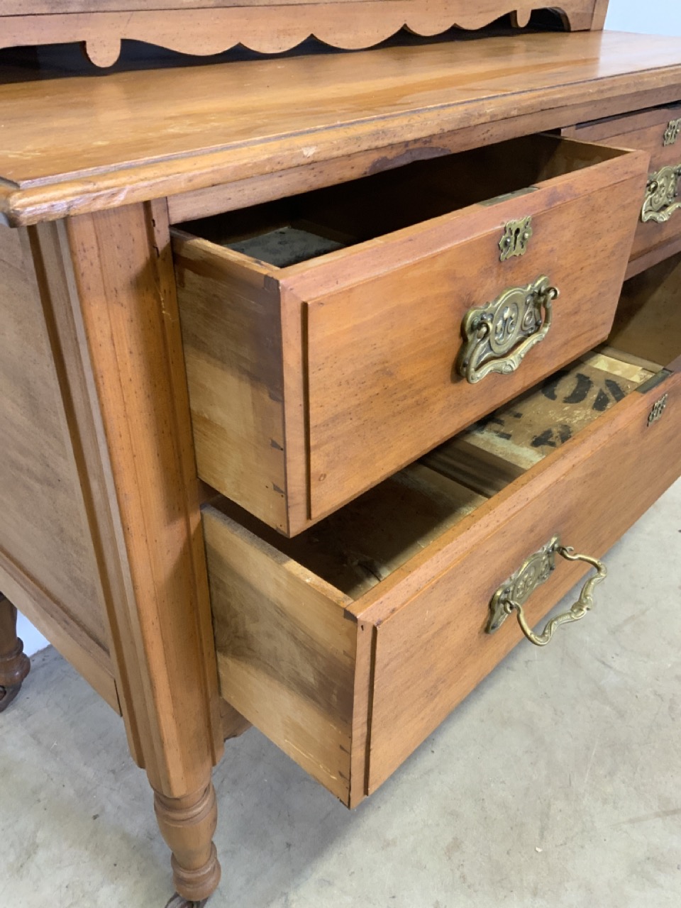 A decorative 20th century dressing chest with three drawers on ceramic castors. Triple mirrored - Image 3 of 6