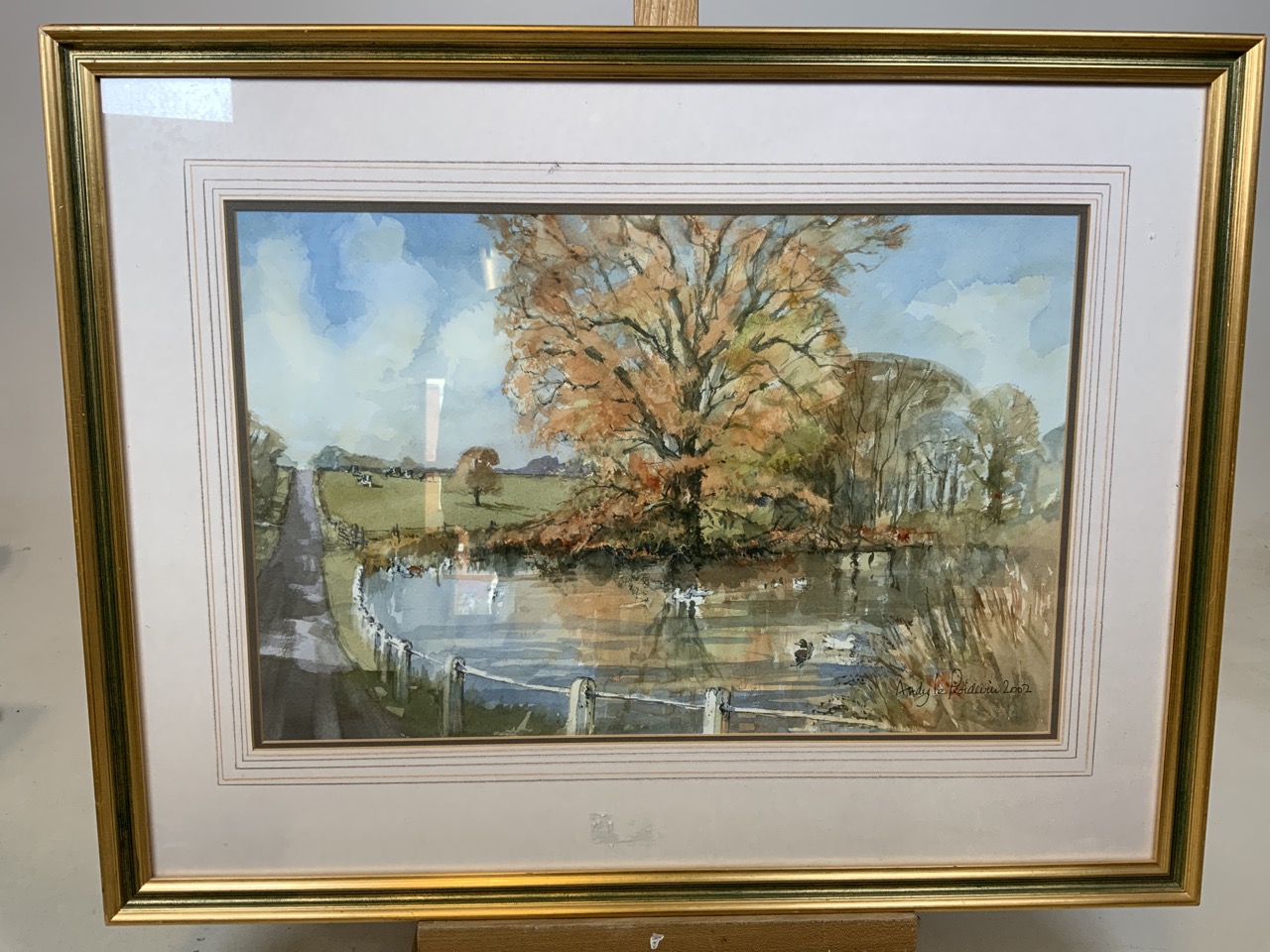 Andy le Poidevin (British 20th century) watercolour on paper of a lake scene. In gilt frame. - Image 2 of 5