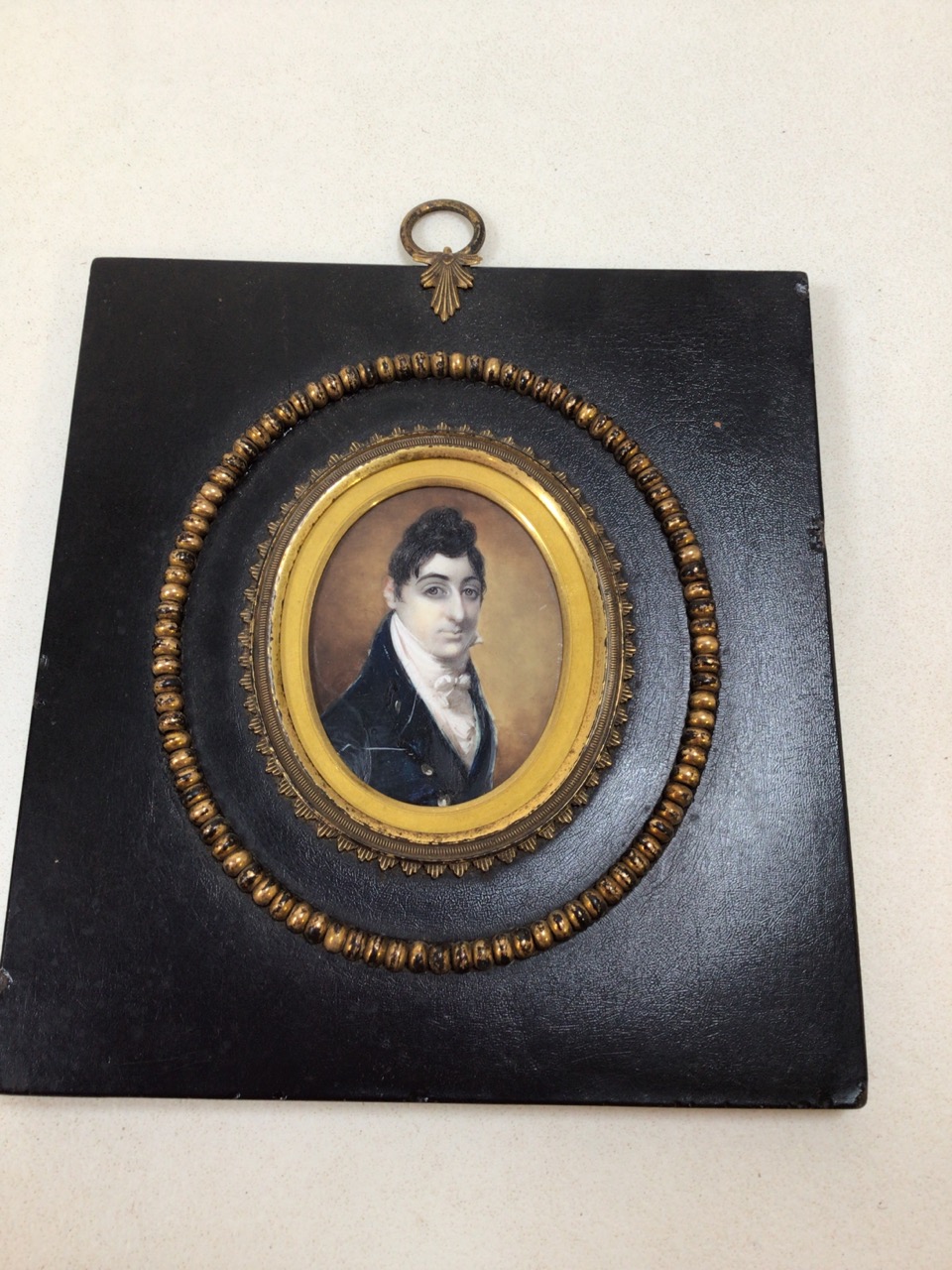 A miniature portrait of a Georgian gentleman in period frame W:14cm x H:16cm frame W:4.5cm x H:6cm - Image 4 of 4