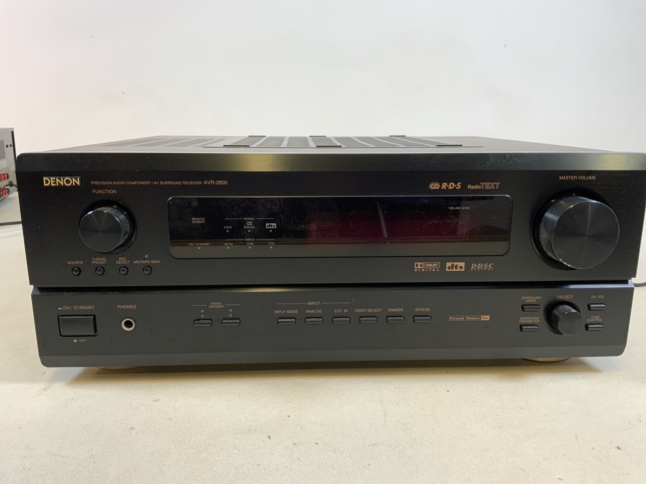 A Denon AV Surround Receiver AVR-2800 W:43cm x H:17cm