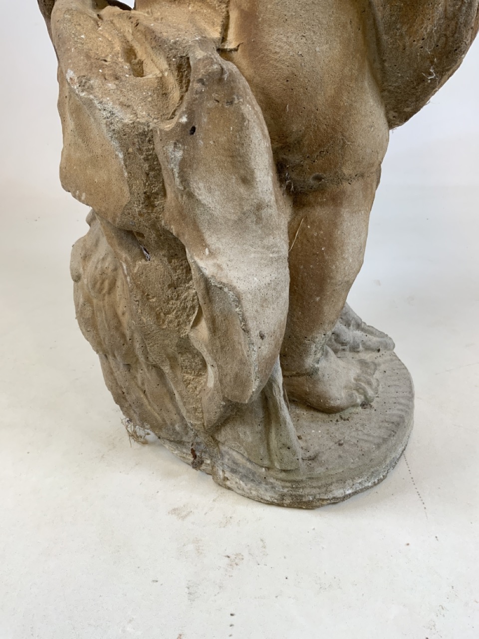 A reconstituted stone jardiniere statue of a cherub. - Image 7 of 7