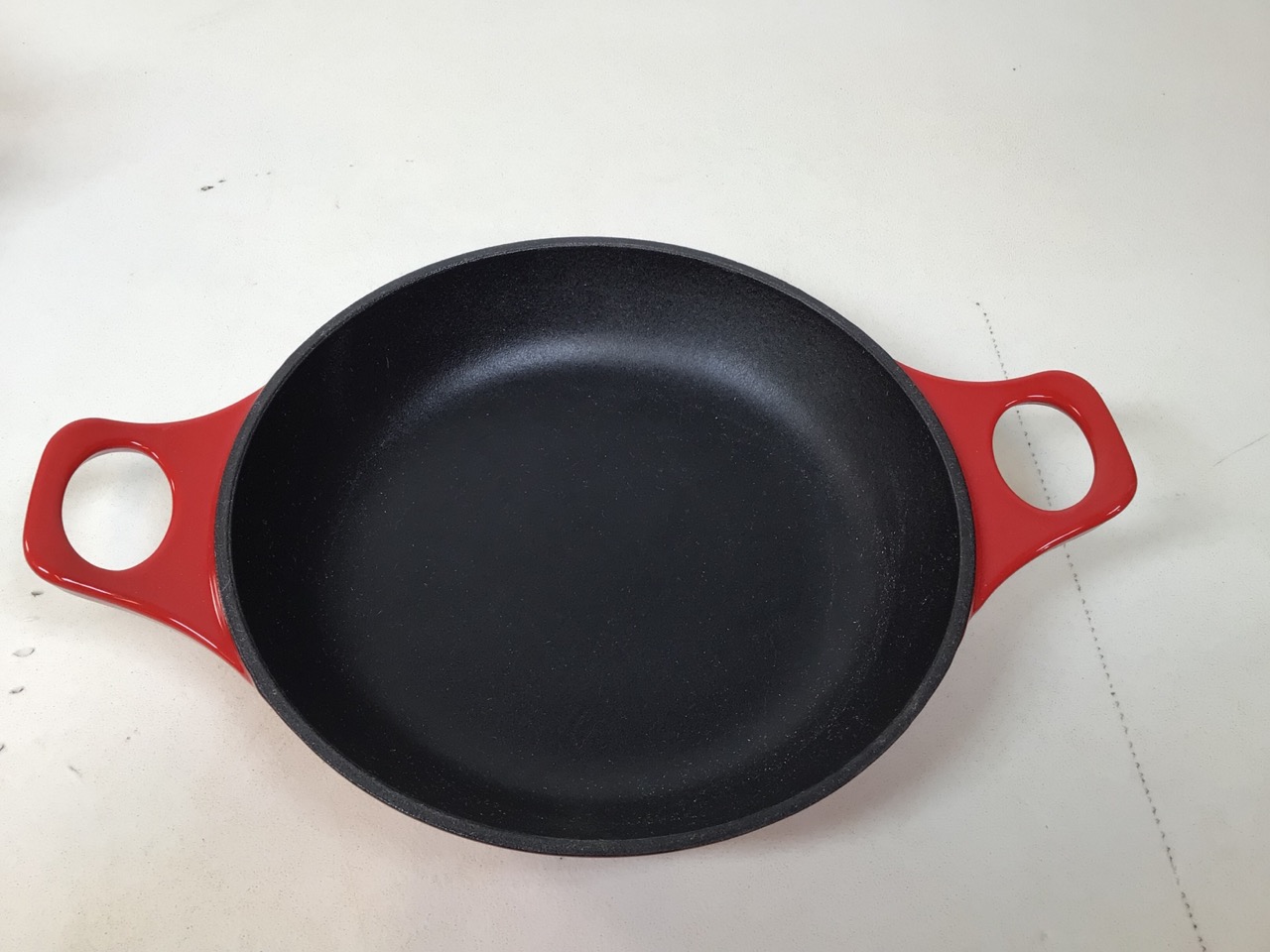 A Le Creuset tagine, griddle pan and casserole dish (20cm width) together with another dish - Bild 6 aus 6