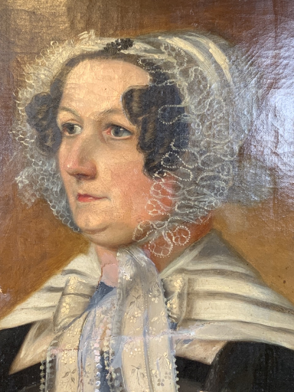 A large oil on canvas portrait in ornate gilt frame. W:63cm x H:77cm - Image 3 of 6