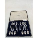 A boxed set of tea spoons and sugar nips - approx 158gm. Made in Sheffield 1923 Cooper Bros and sons