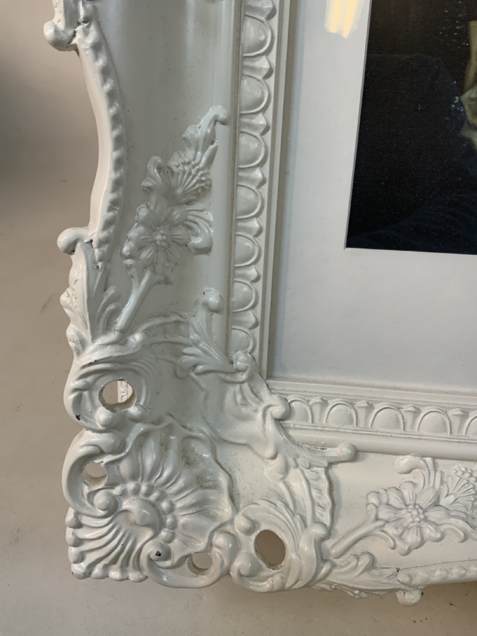 A good quality modern painted baroque style frame. W:94cm x H:68cm - Image 3 of 5