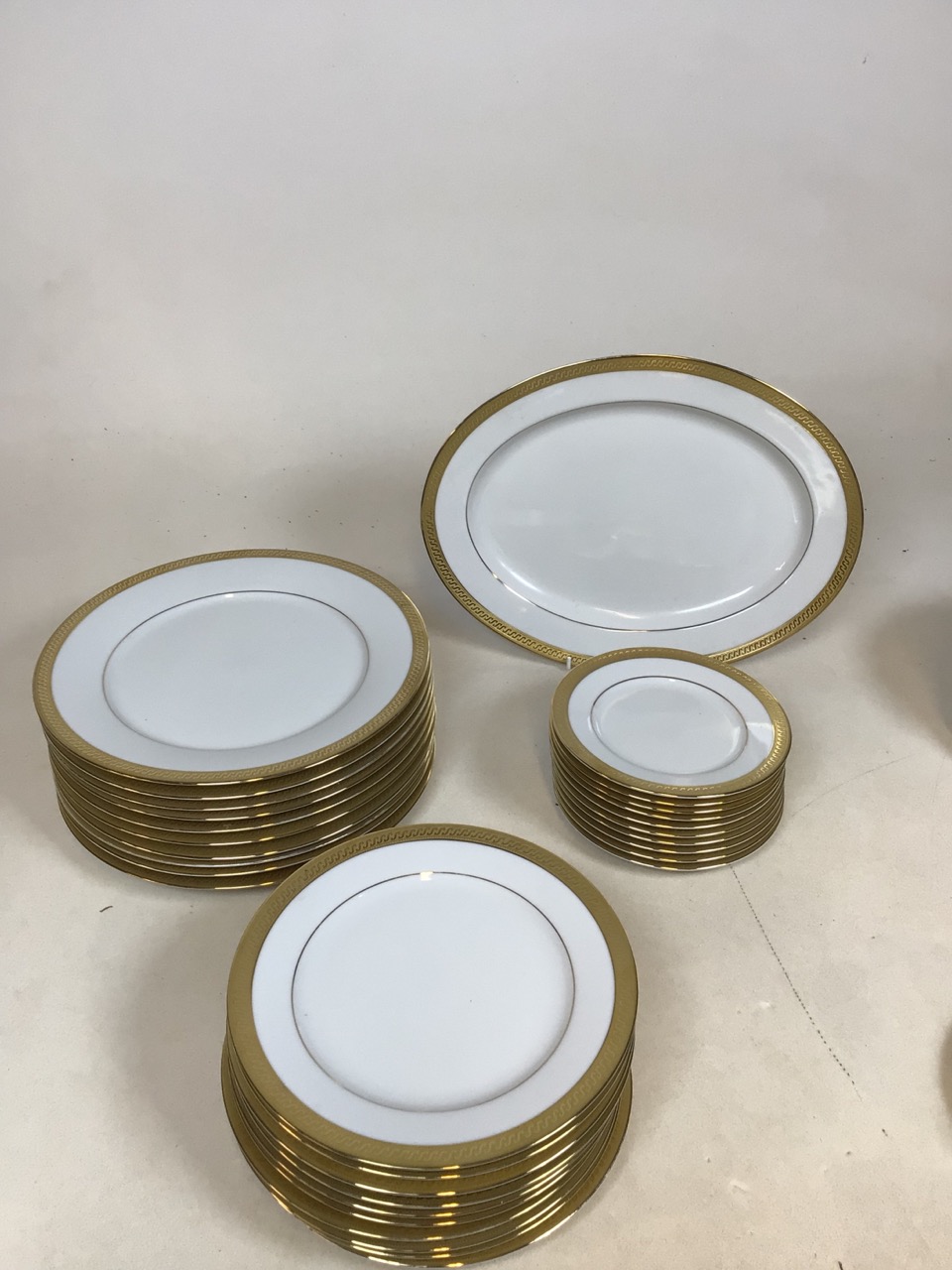 A Fairmont Fine China Linton Gold 9303 dinner service for ten. Includes dinner plates, breakfast - Bild 3 aus 6
