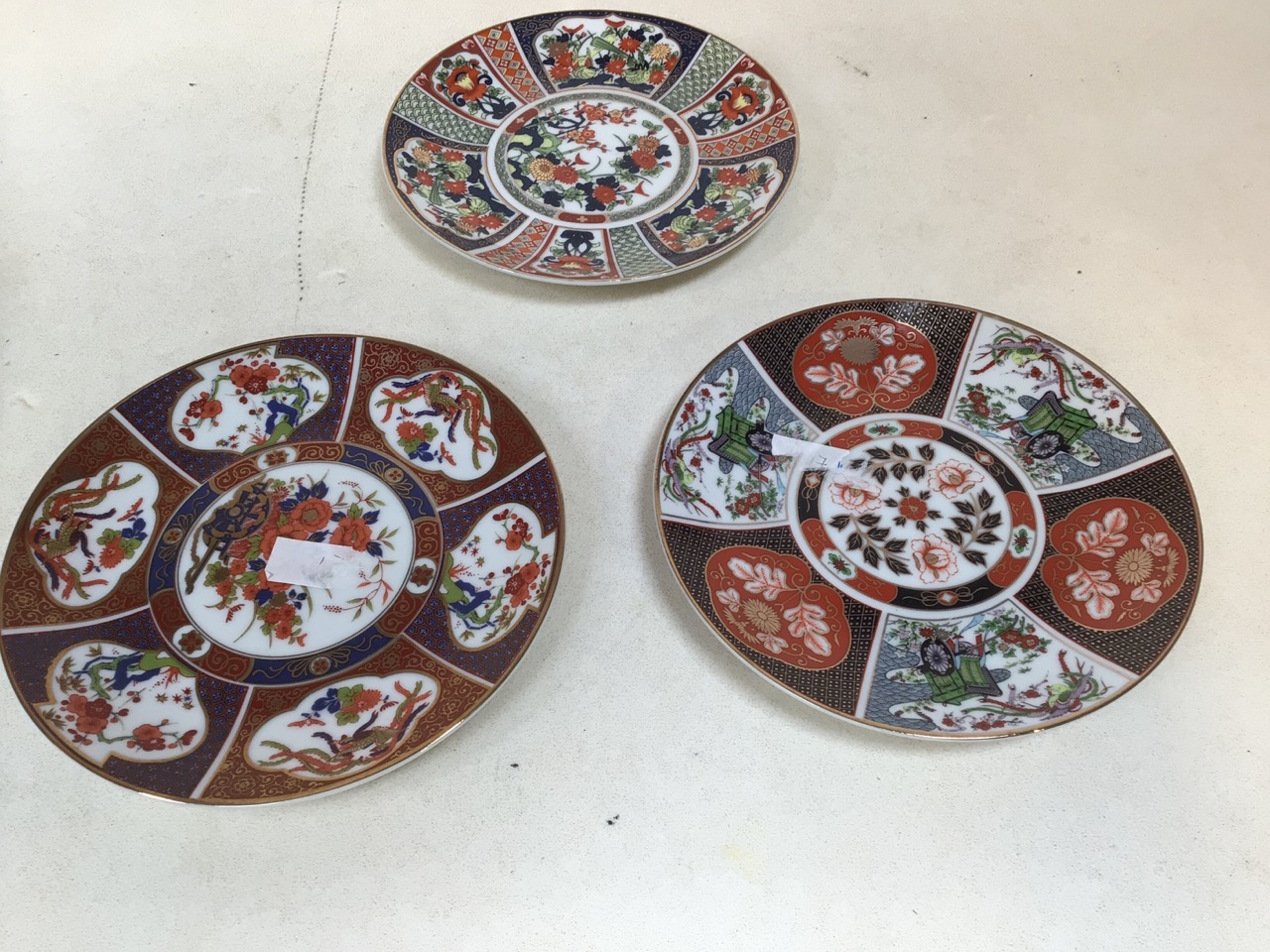 A pair of oriental charger (one repaired) together with three plates - characters to reverse - Image 6 of 7