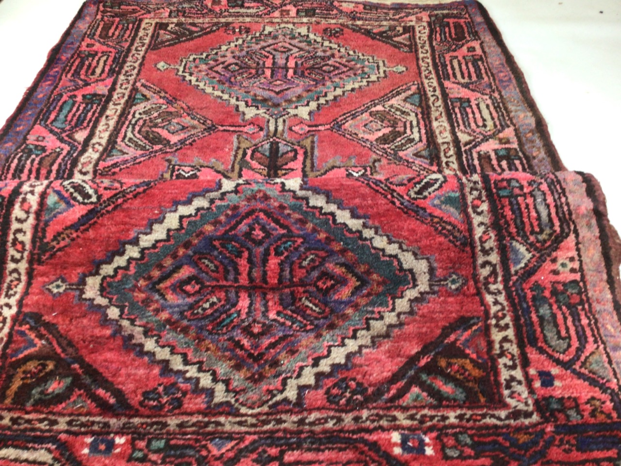 A vintage handmade Iranian rugW:95cm x H:156cm includes fringe - Image 5 of 6