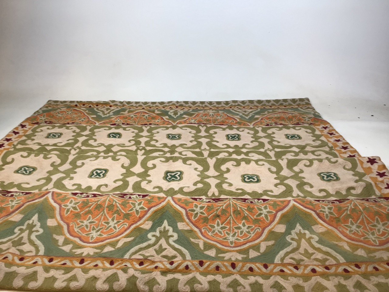 A Kashmiri hand stitched wool chain rug W:143cm x H:201cm - Image 2 of 5