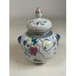 A 19th century Chinese Vamille Verte jar and cover. H:20cm