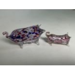 Two glass Nailsea pigs. W:15cm x D:5cm x H:7.5cm