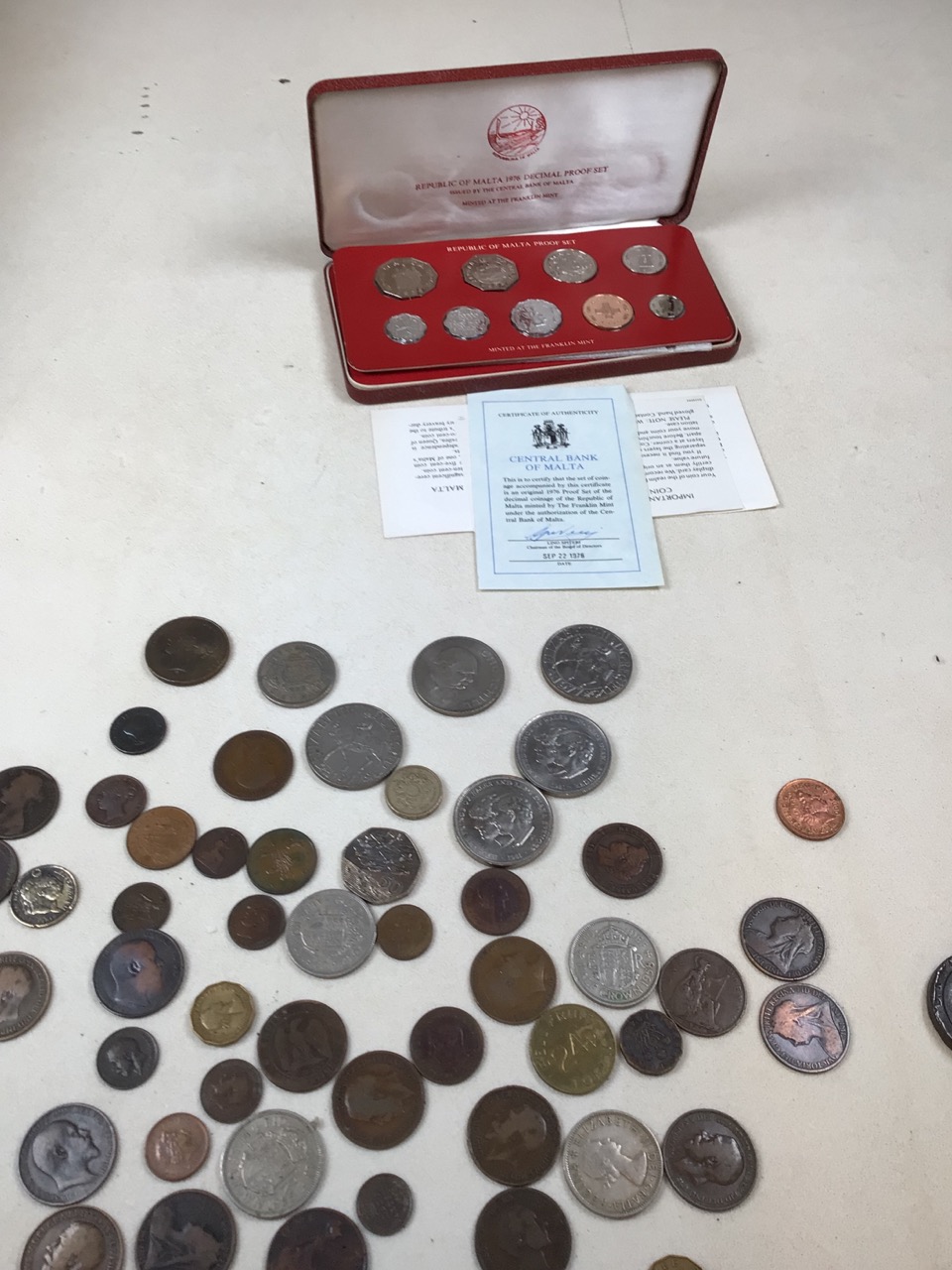 A 1797 George III Cartwheel twopence coin and other coins including Crowns of Churchill, Charles and - Bild 9 aus 9