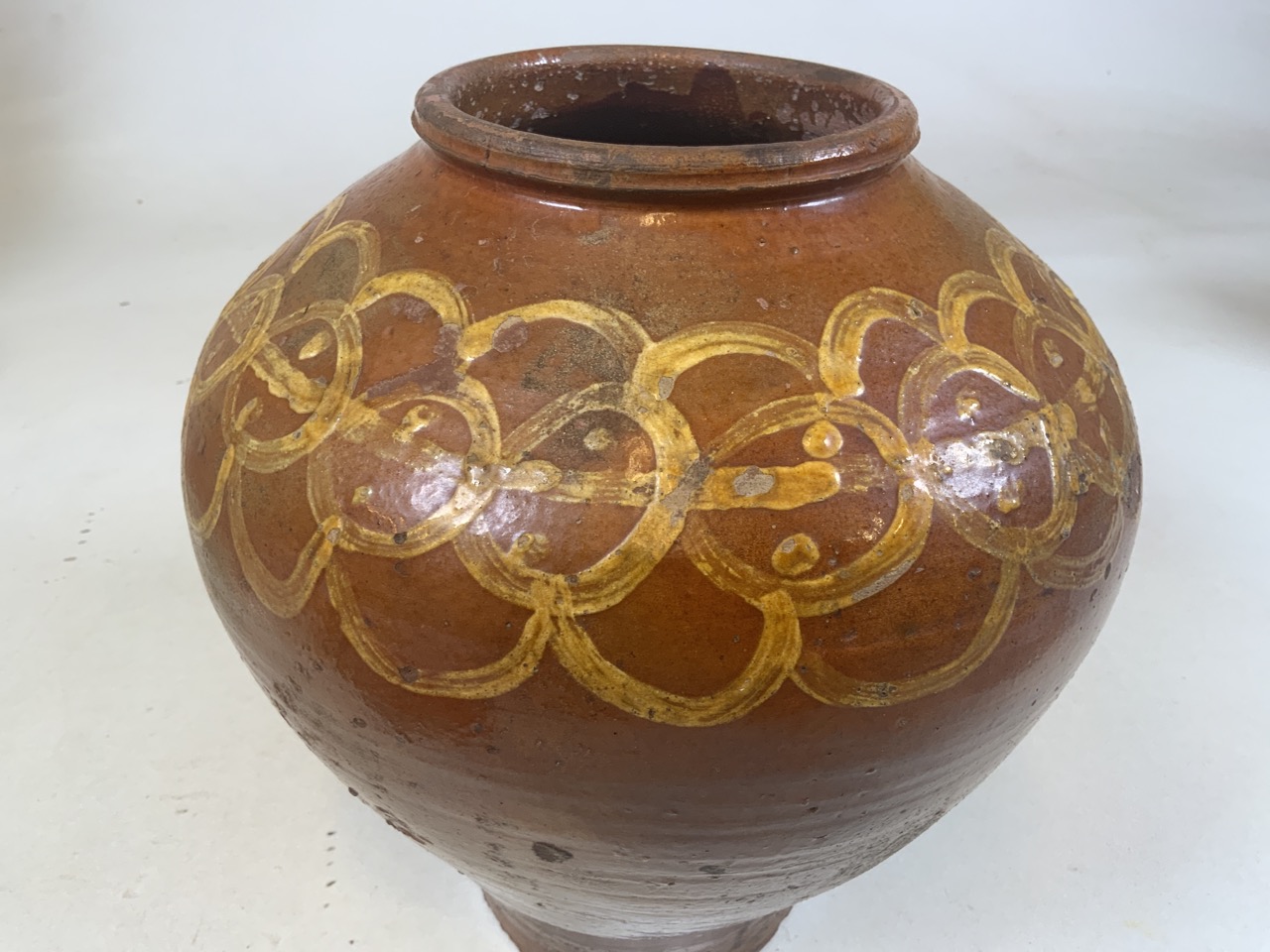 An early Mallorquin olive jar with decorative pattern. W:30cm x D:30cm x H:30cm - Bild 3 aus 6