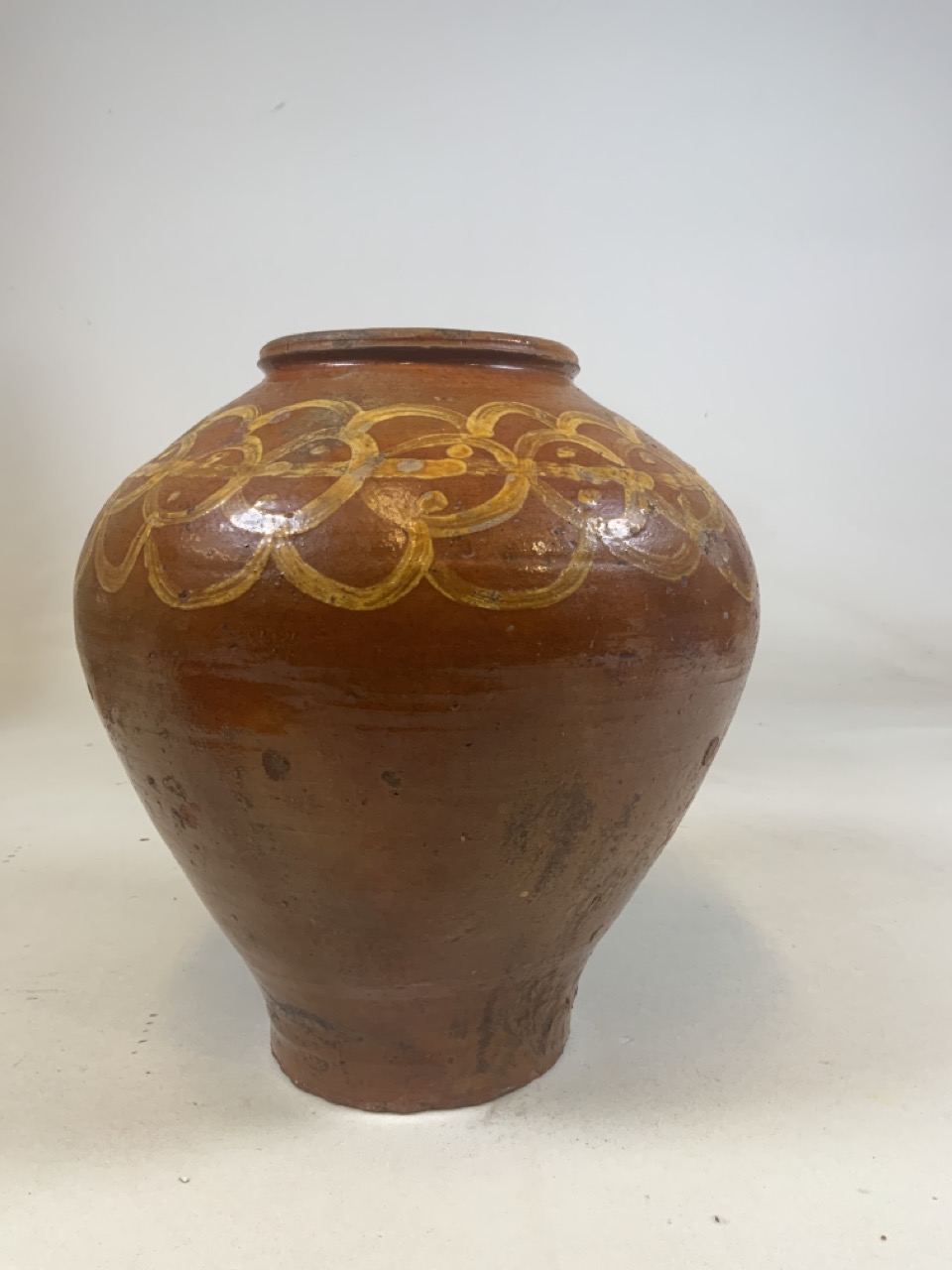 An early Mallorquin olive jar with decorative pattern. W:30cm x D:30cm x H:30cm - Bild 2 aus 6