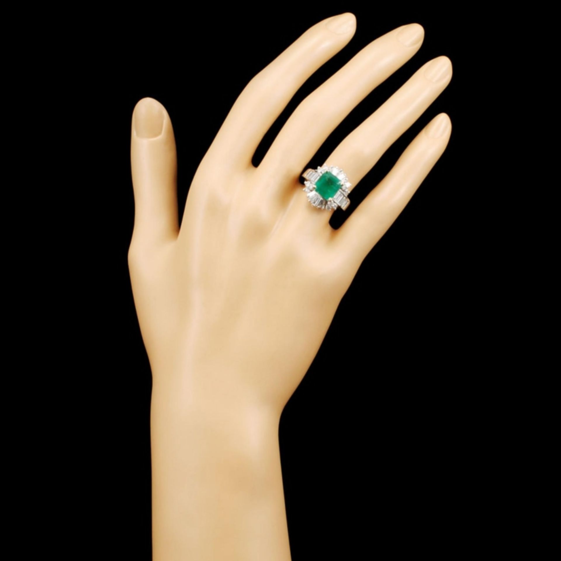 14K Gold 2.45ct Emerald & 1.54ctw Diamond Ring - Image 4 of 5
