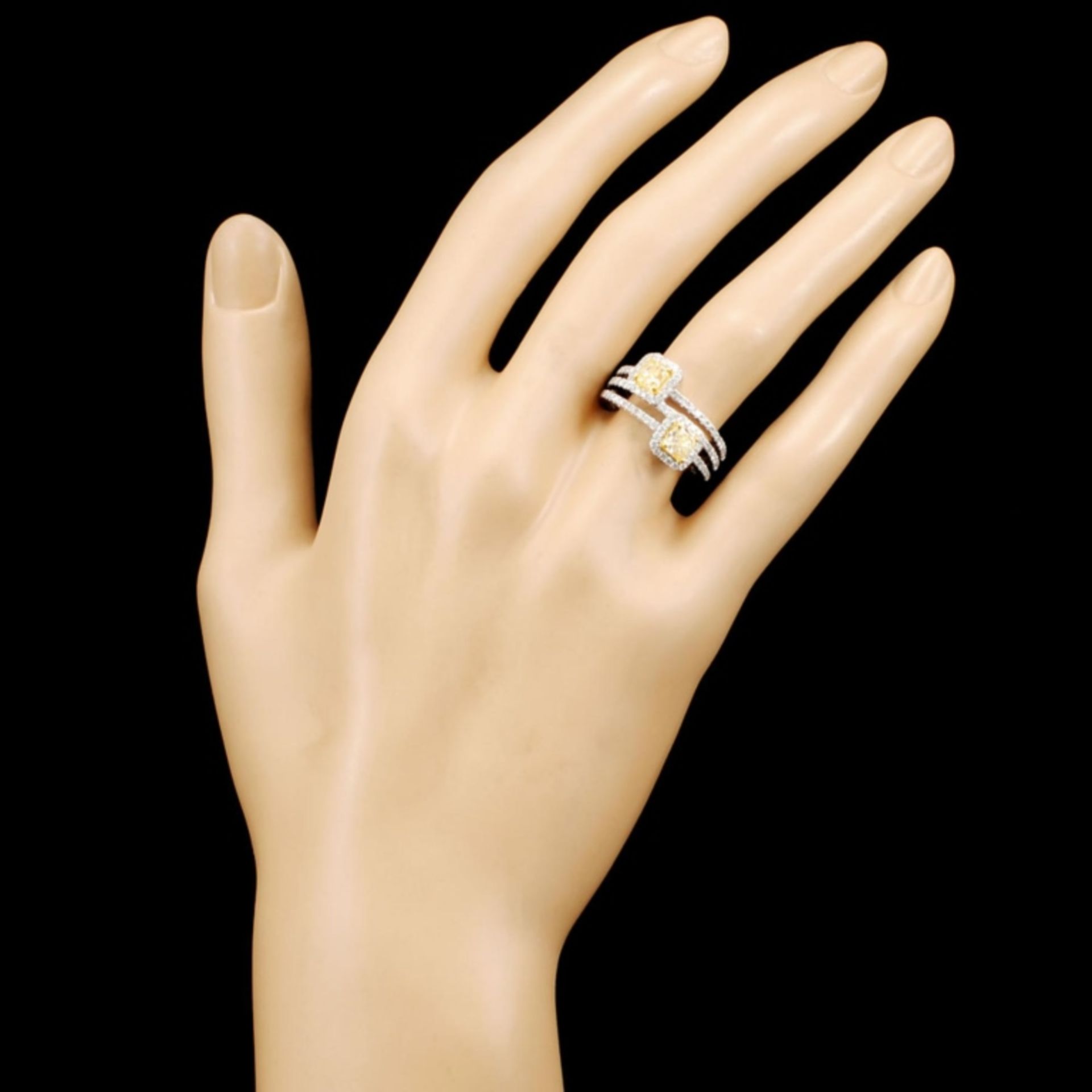 18K Gold 1.67ctw Fancy Diamond Ring - Image 4 of 5