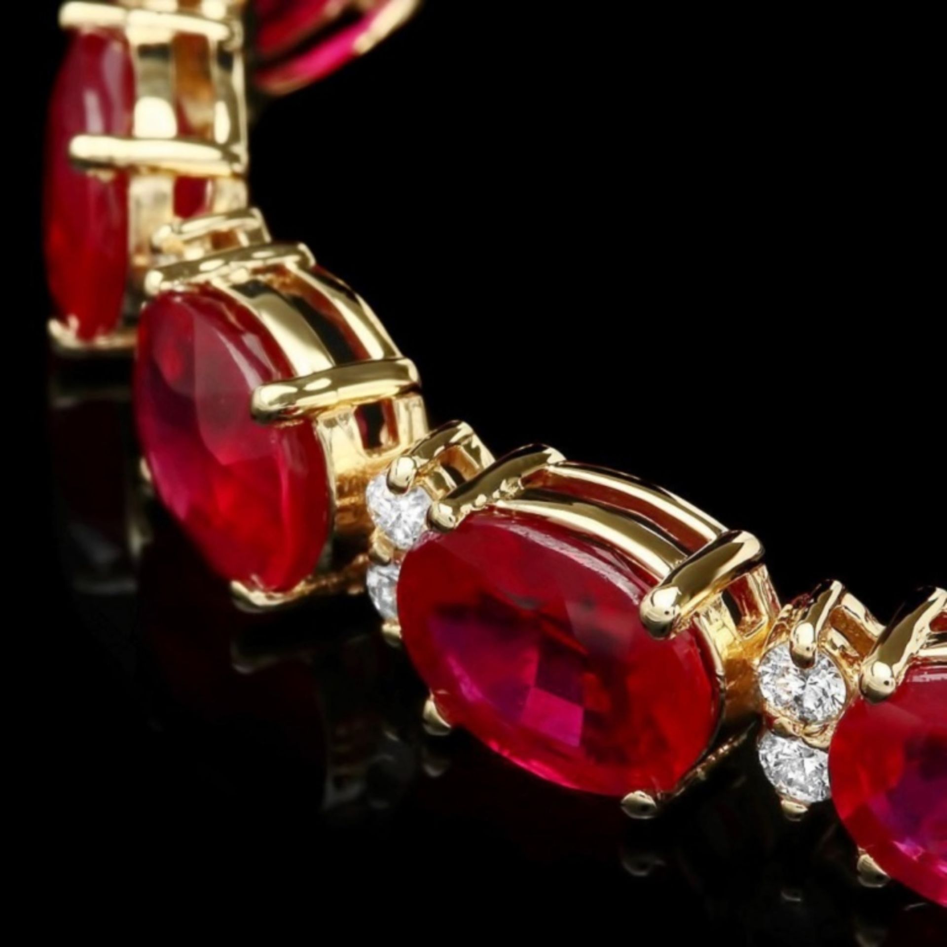 14k Gold 40.00ct Ruby & 1.50ct Diamond Bracelet - Image 2 of 3