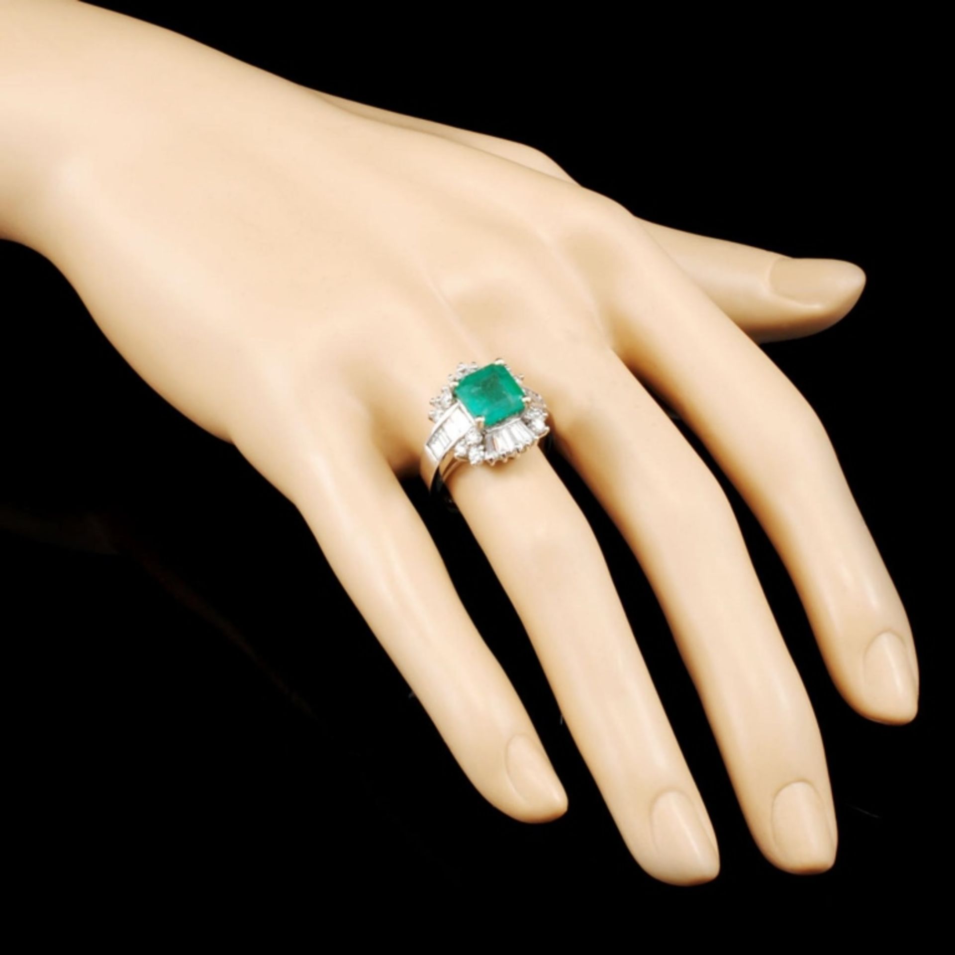 14K Gold 2.45ct Emerald & 1.54ctw Diamond Ring - Image 3 of 5