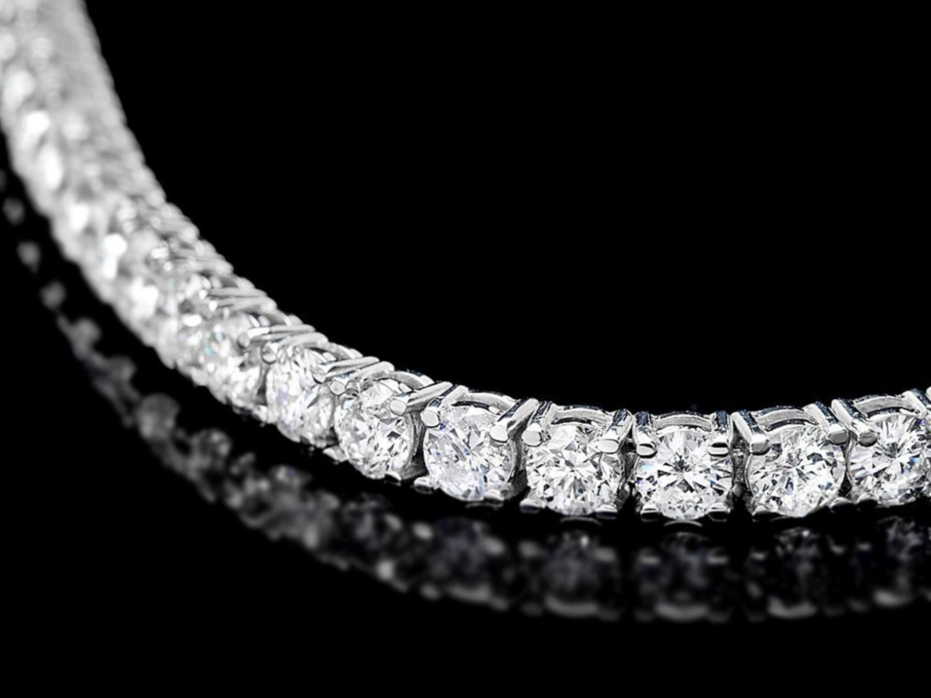 18k White Gold 7.45ct Diamond Bracelet - Image 2 of 3