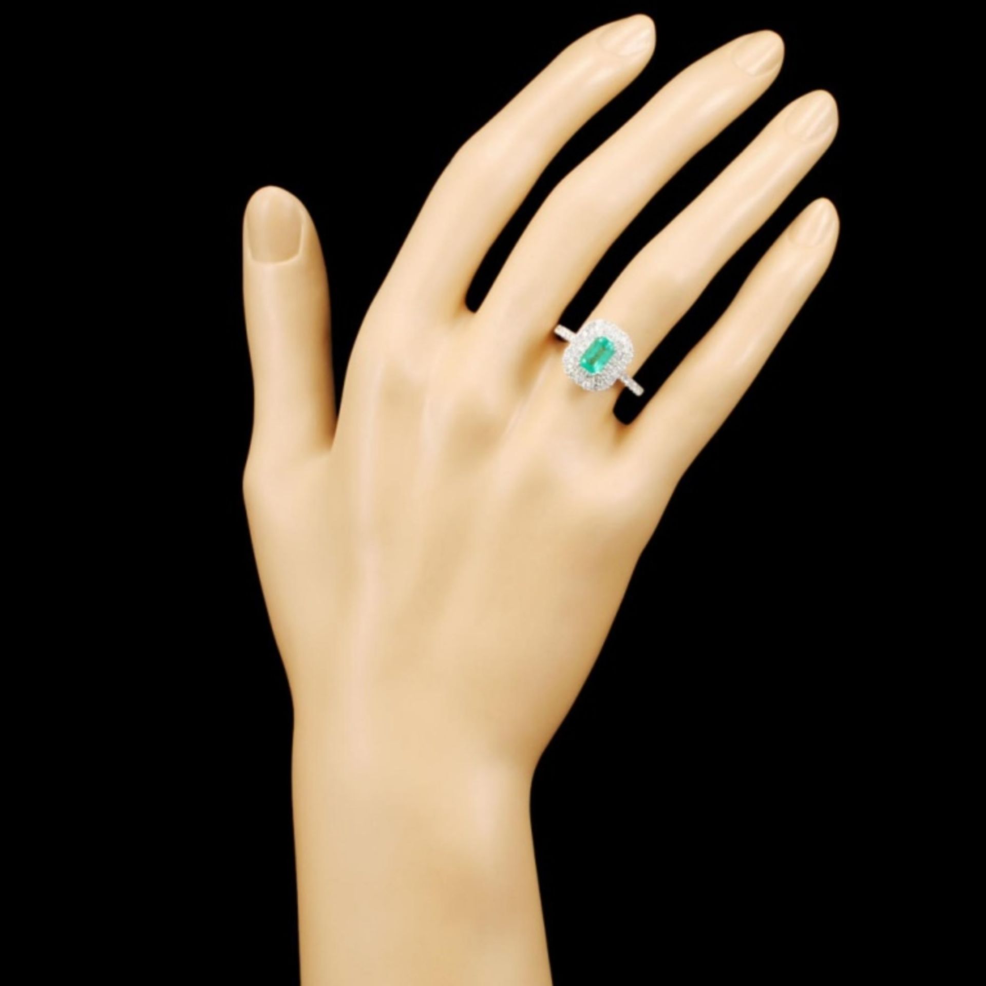 18K Gold 0.79ct Emerald & 0.91ctw Diamond Ring - Image 4 of 5