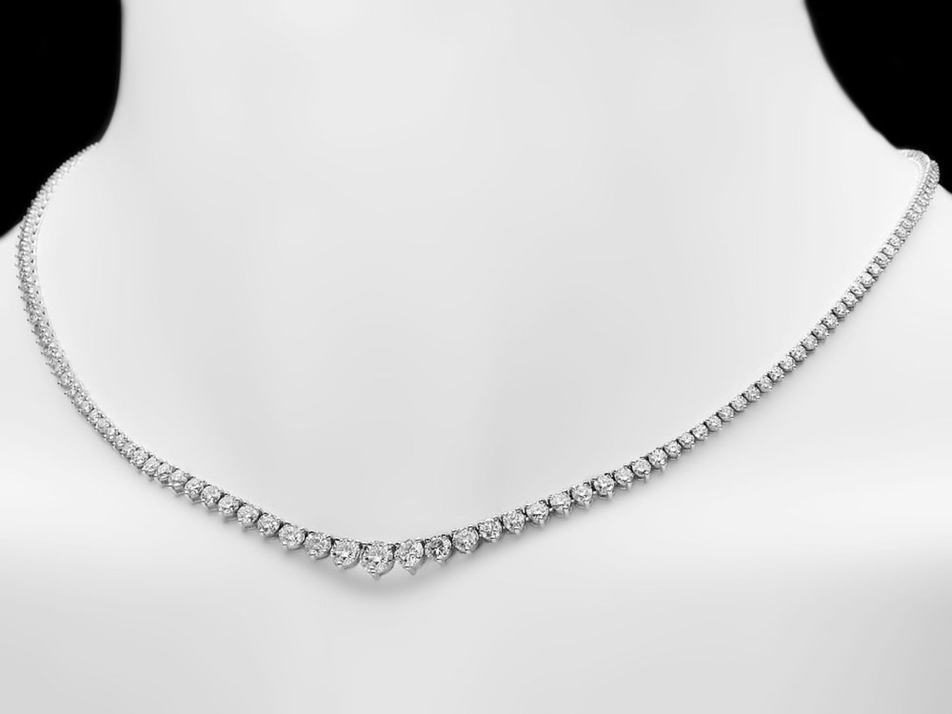 18k White Gold 9.50ct Diamond Necklace - Image 2 of 5