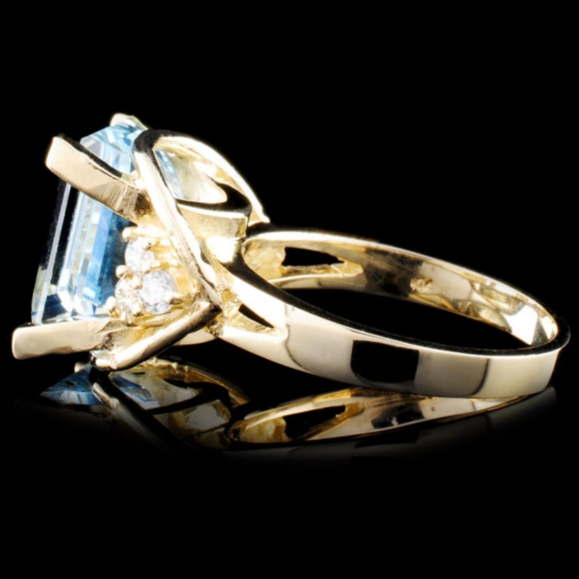 14K Gold 6.02ct Aquamarine & 0.29ctw Diamond Ring - Image 3 of 4