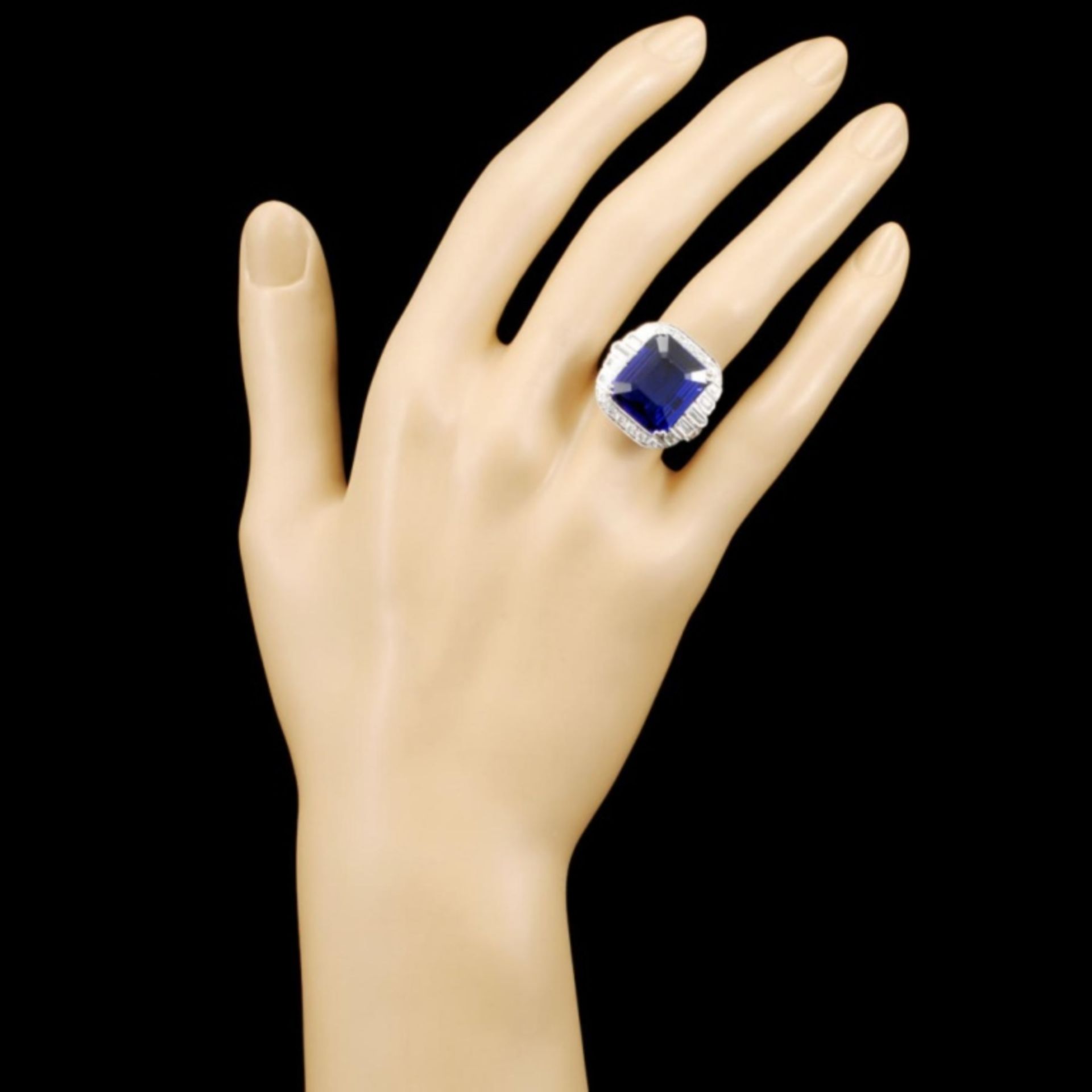 18k Gold 11.23ct Tanzanite & 1.36ctw Diamond Ring - Image 4 of 5