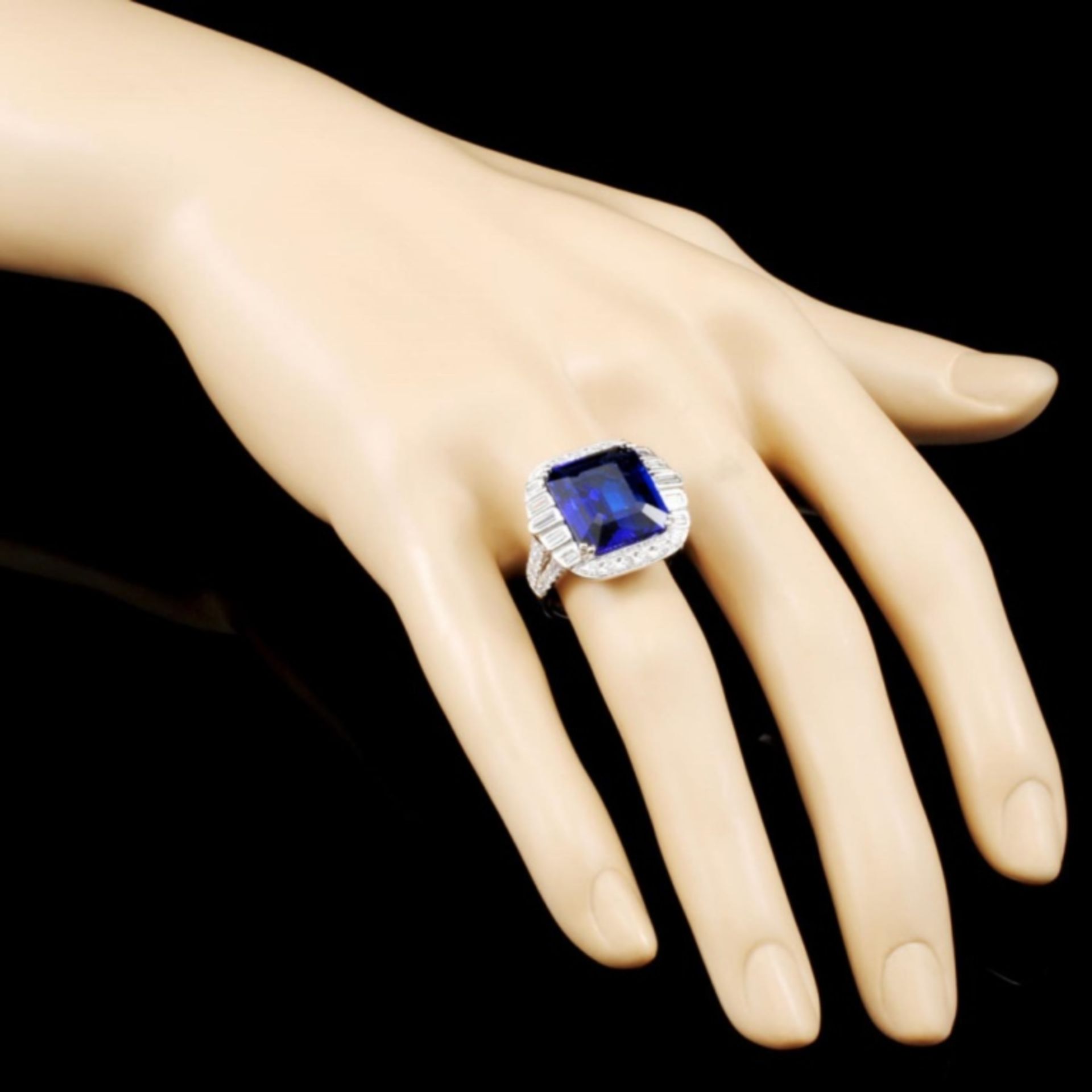 18k Gold 11.23ct Tanzanite & 1.36ctw Diamond Ring - Image 3 of 5