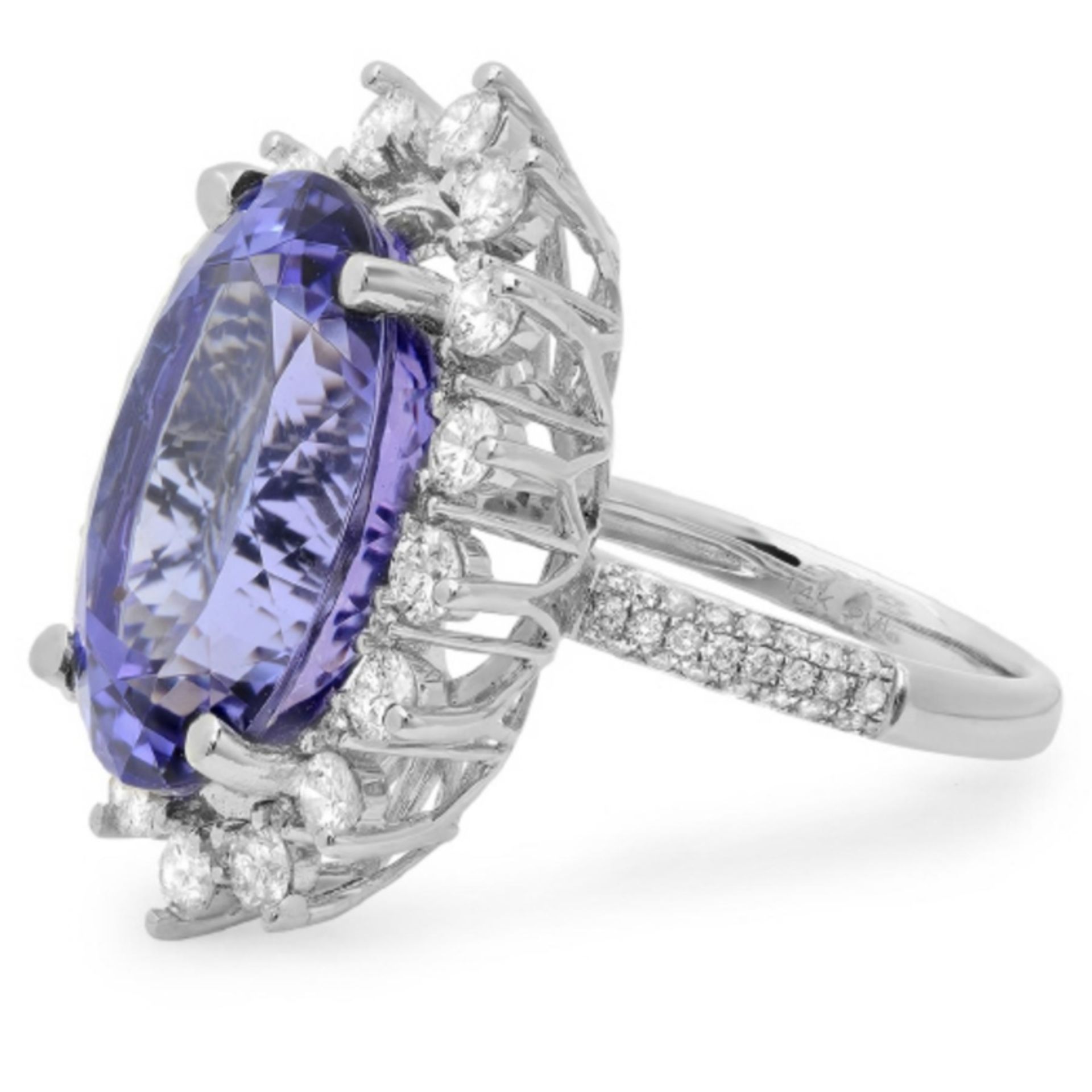 14K Gold 16.00ct Tanzanite & 1.50ct Diamond Ring - Image 2 of 3