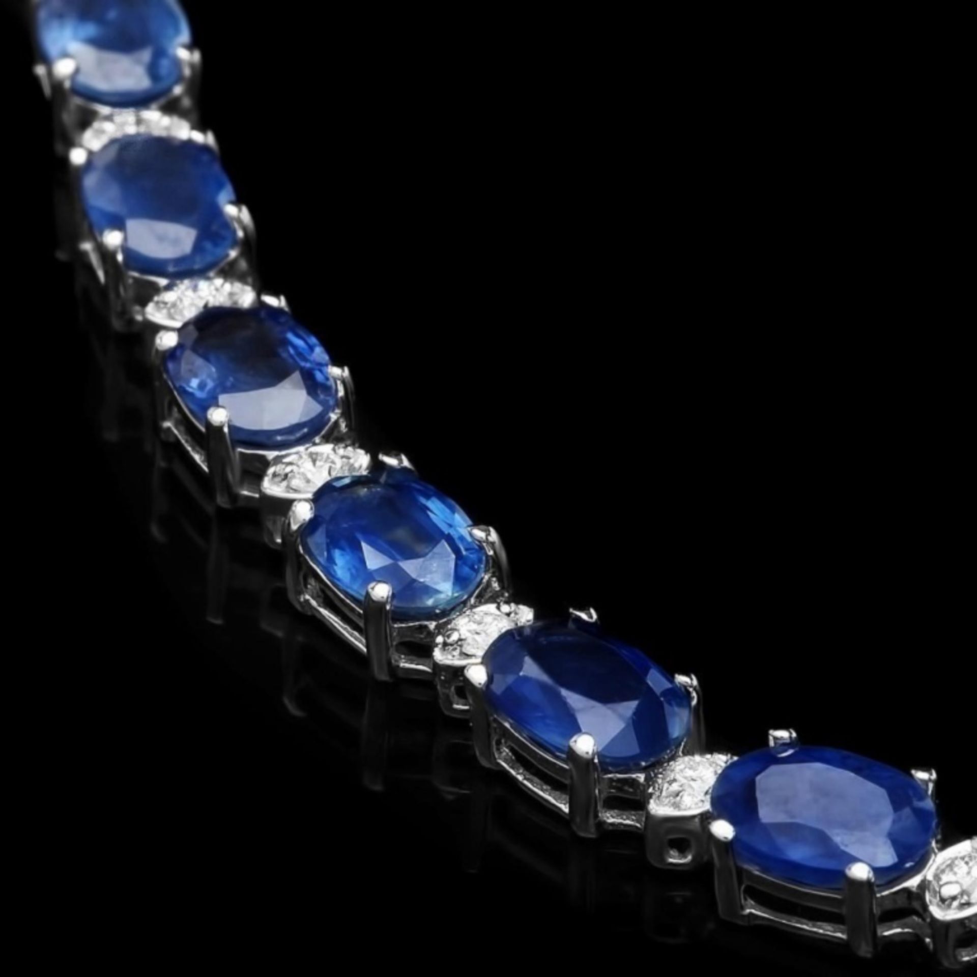 14k Gold 12.00ct Sapphire & 0.50ct Diamond Bracel - Image 2 of 4