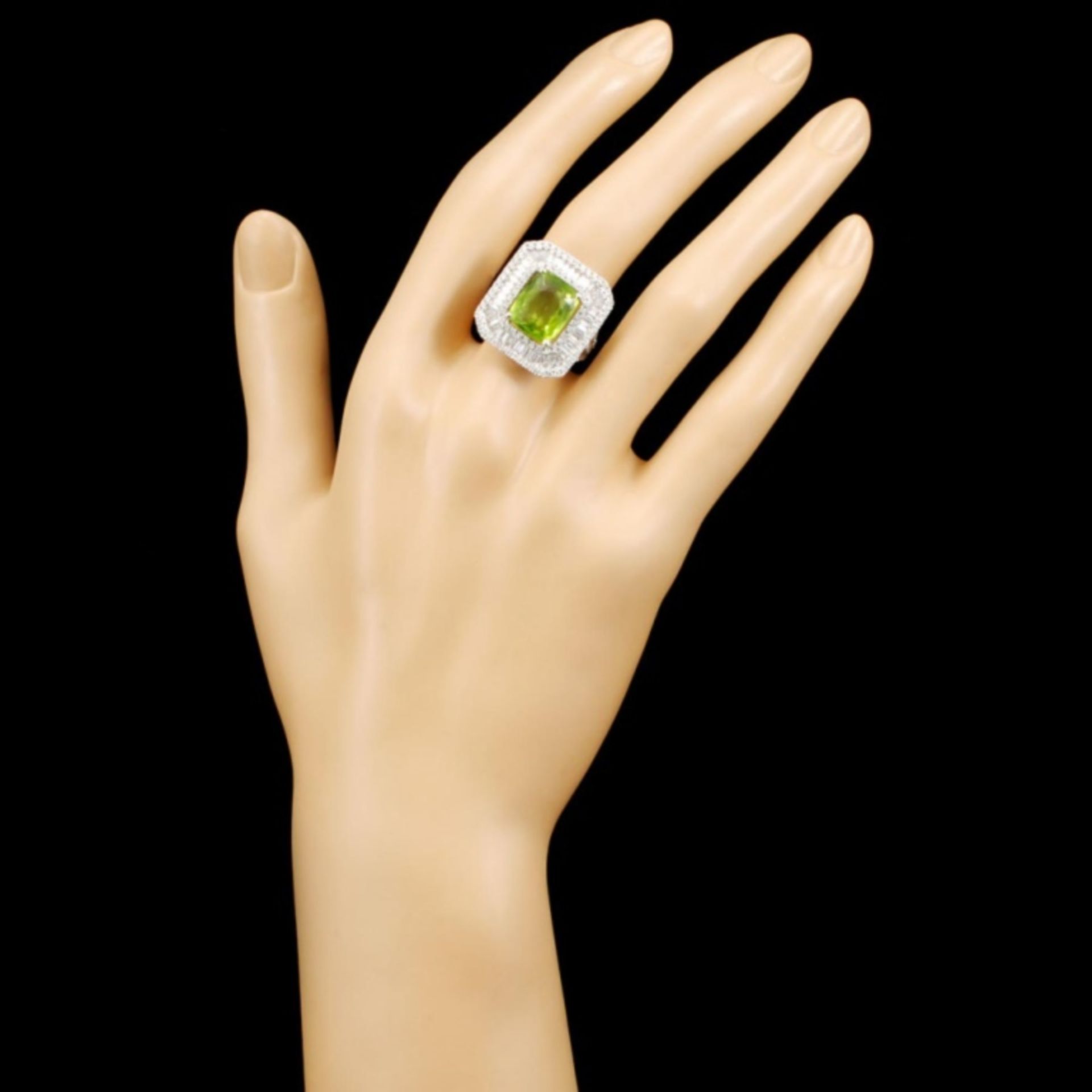 18K Gold 5.65ct Peridot & 1.73ctw Diamond Ring - Image 4 of 5