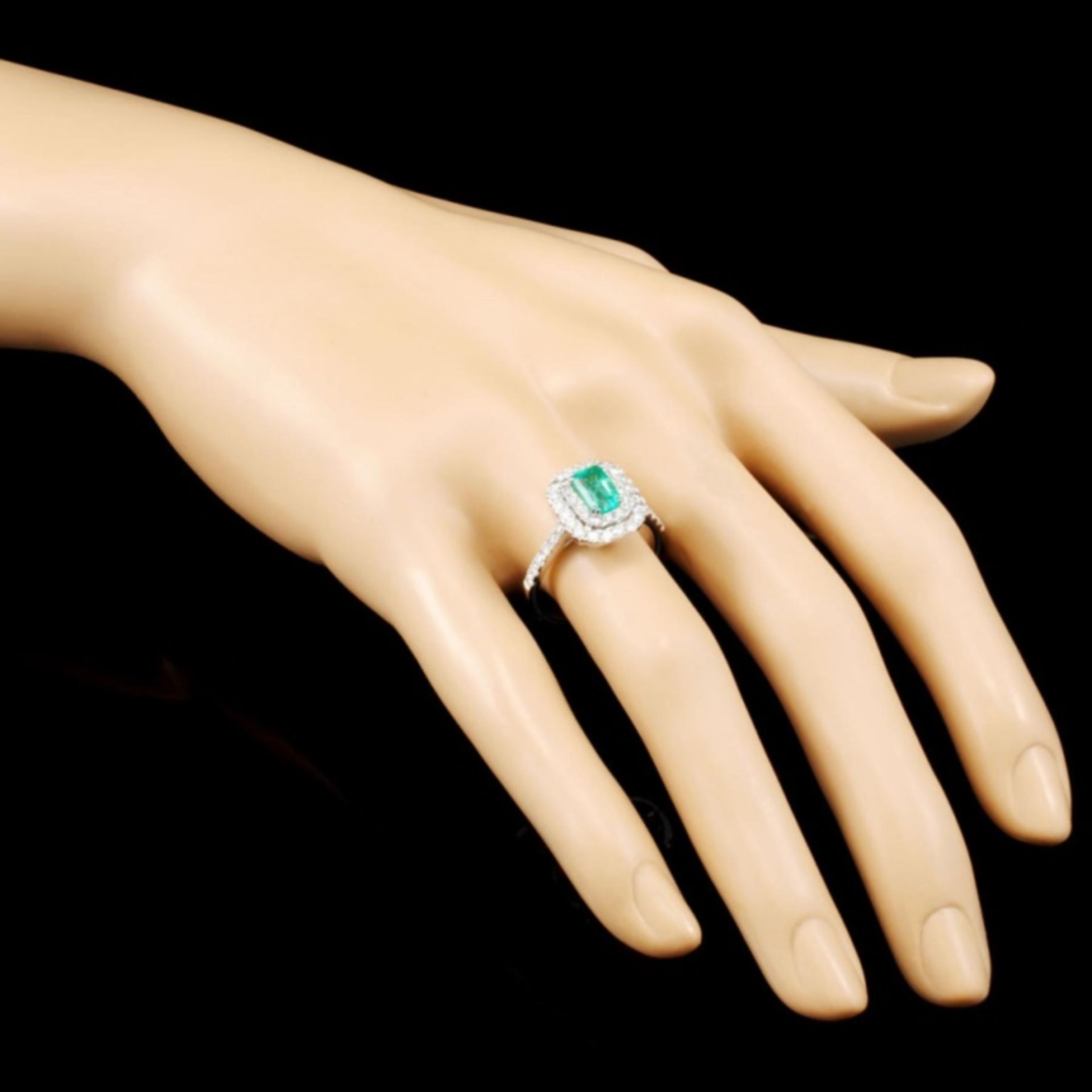 18K Gold 0.79ct Emerald & 0.91ctw Diamond Ring - Image 3 of 5