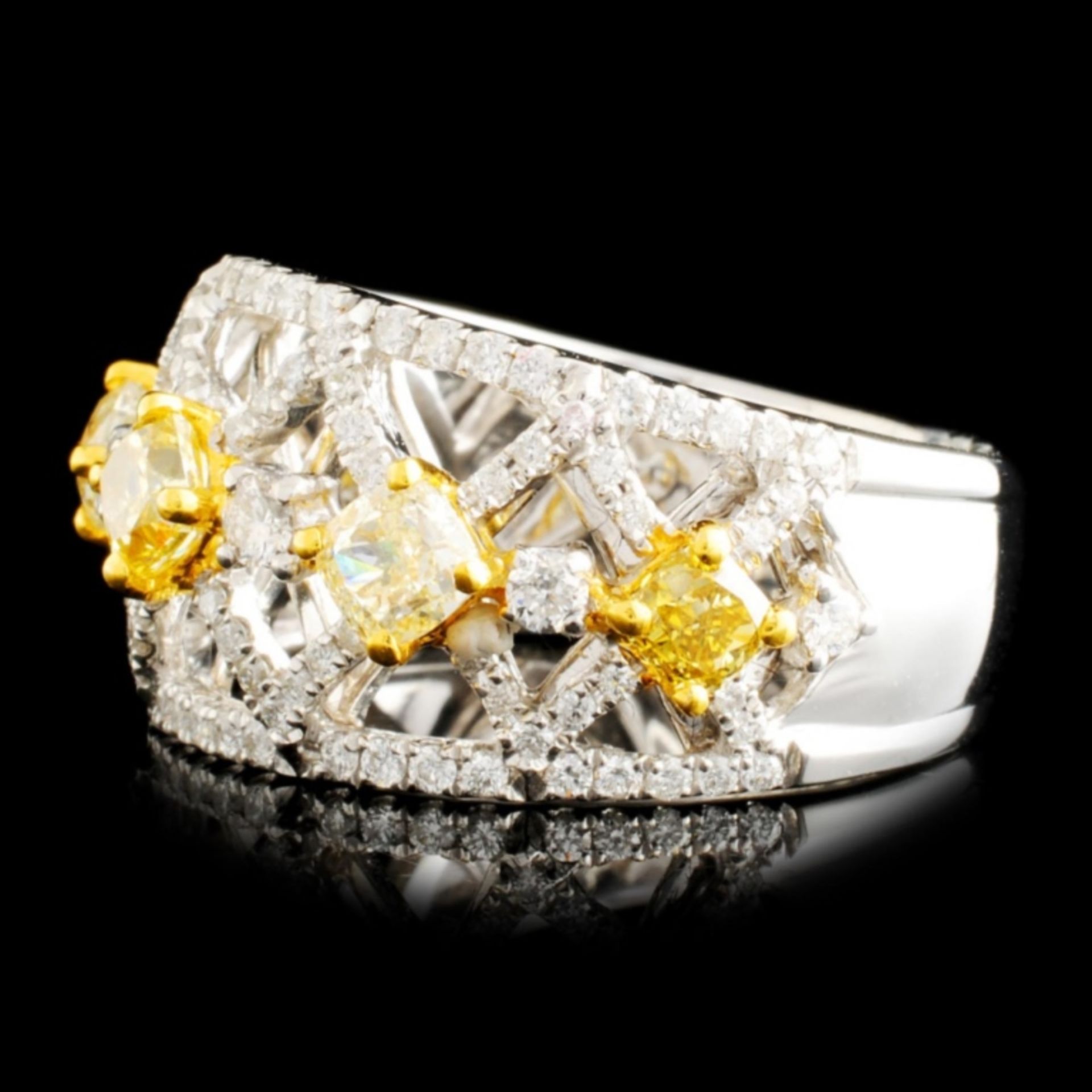 18K Gold 1.71ctw Fancy Diamond Ring - Image 3 of 4