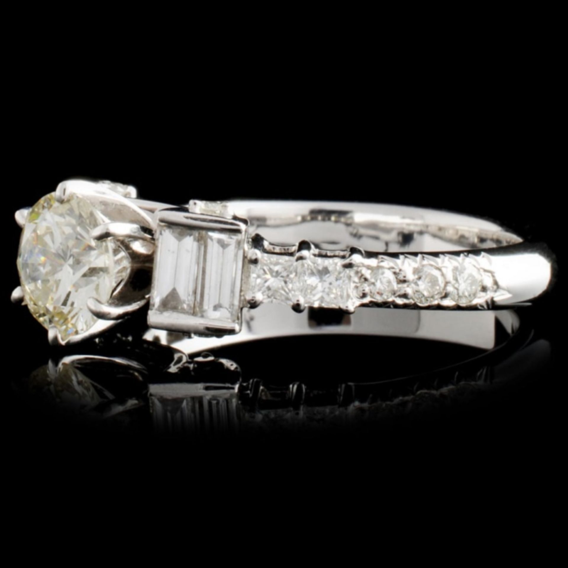 18K Gold 1.64ctw Diamond Ring - Image 2 of 4