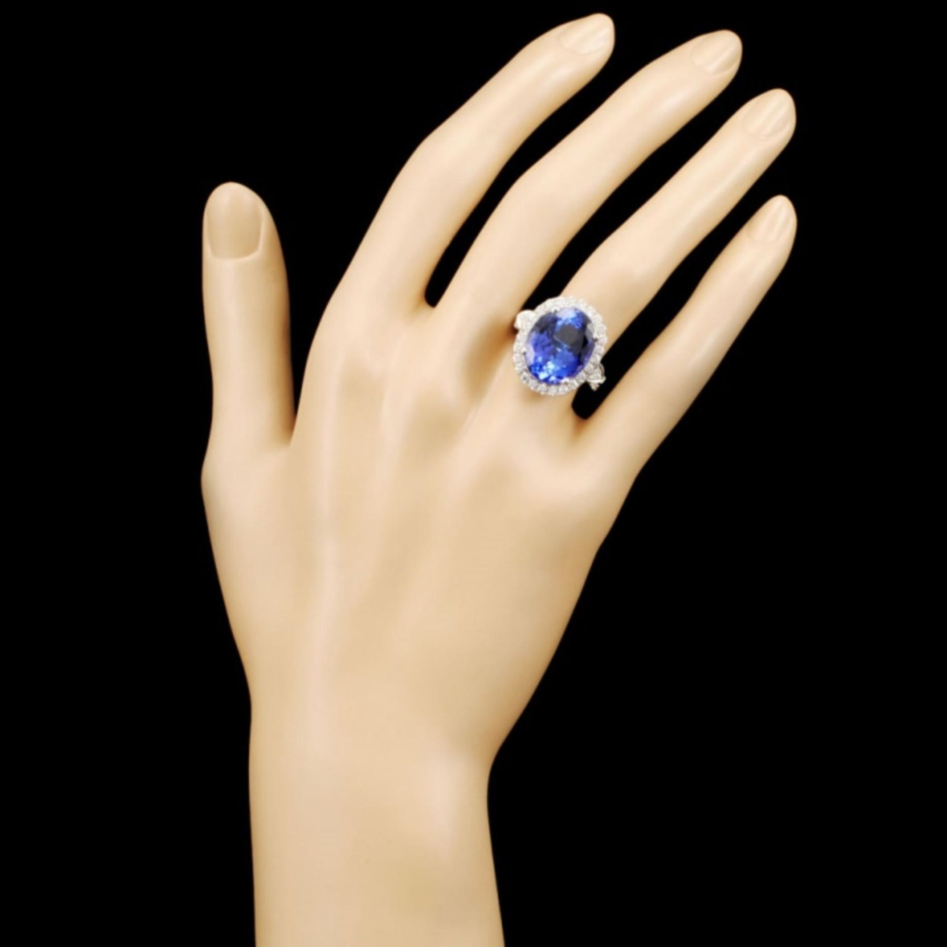 18K Gold 10.72ct Tanzanite & 0.87ctw Diamond Ring - Image 4 of 5