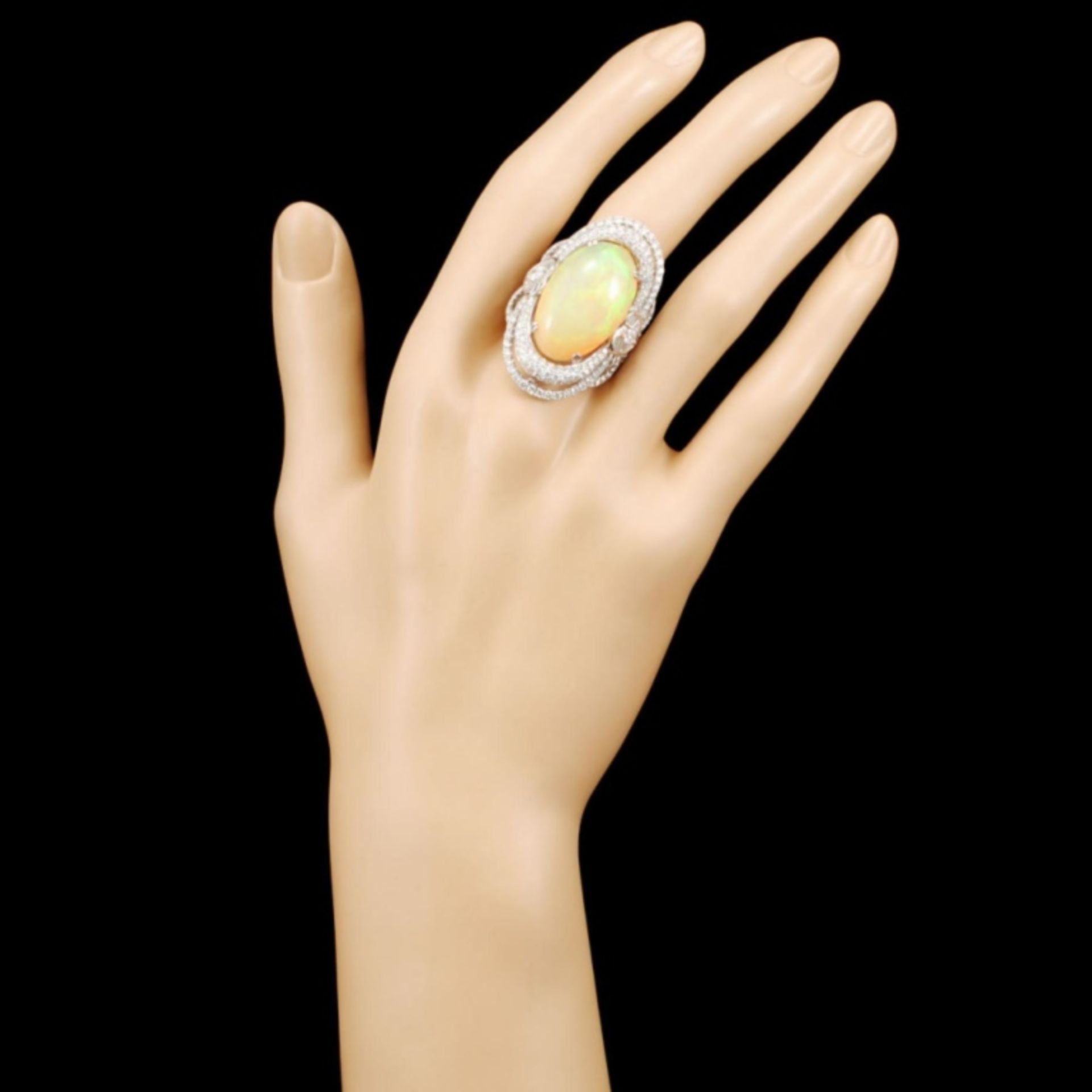 18K Gold 14.30ct Opal & 3.02ctw Diamond Ring - Image 4 of 5