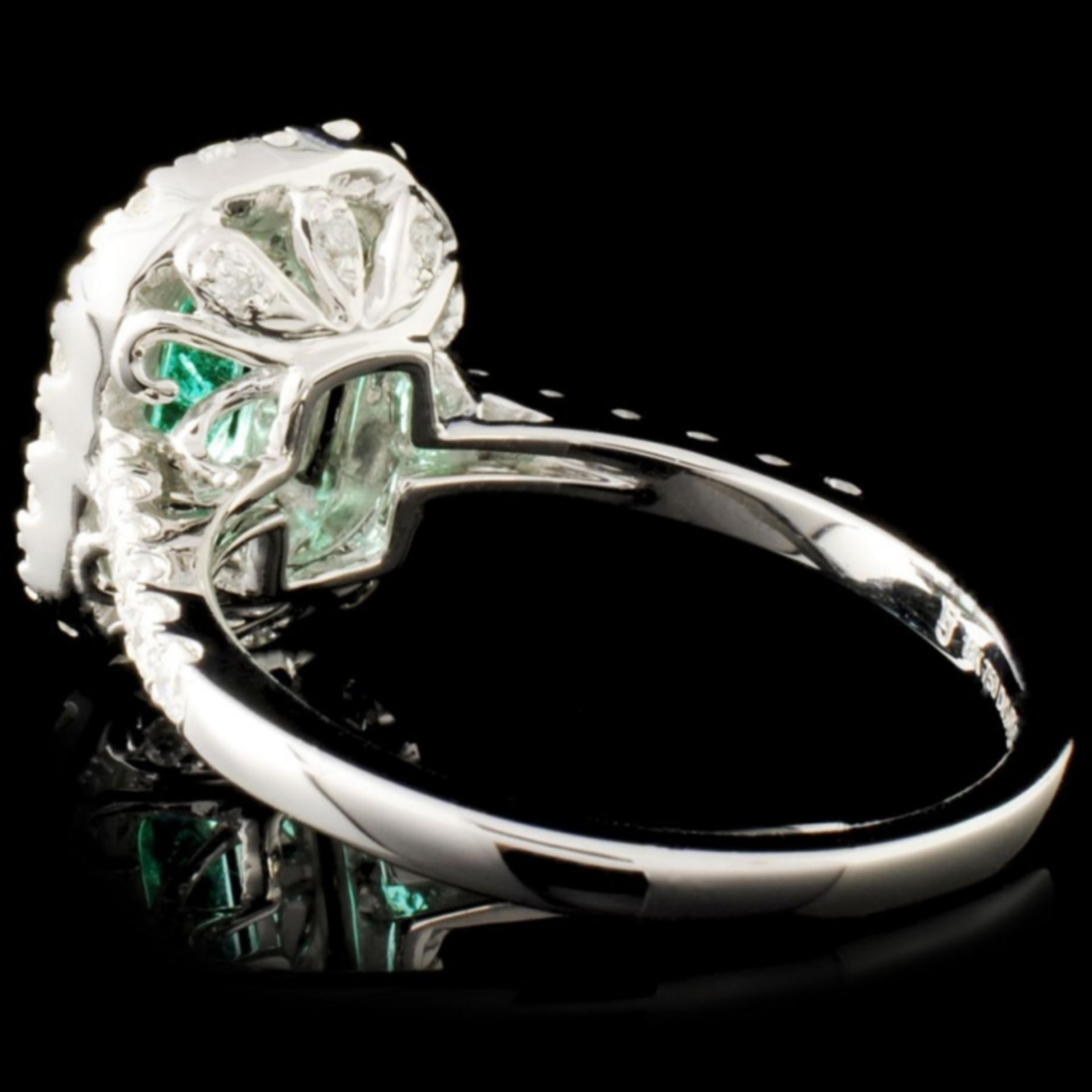 18K Gold 0.79ct Emerald & 0.91ctw Diamond Ring - Image 2 of 5