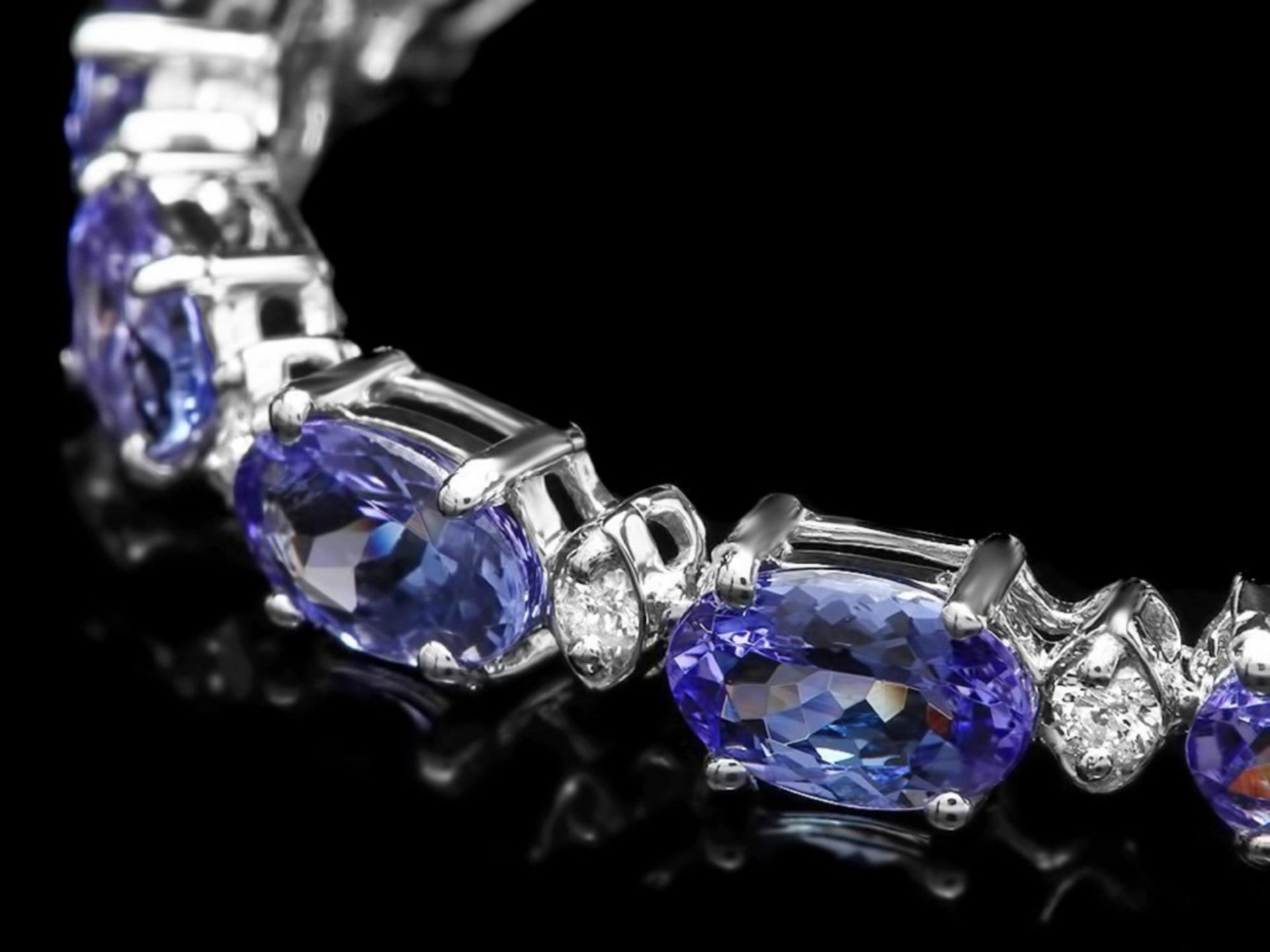 14k Gold 10.00ct Tanzanite & 0.50ct Diam Bracelet - Image 2 of 4