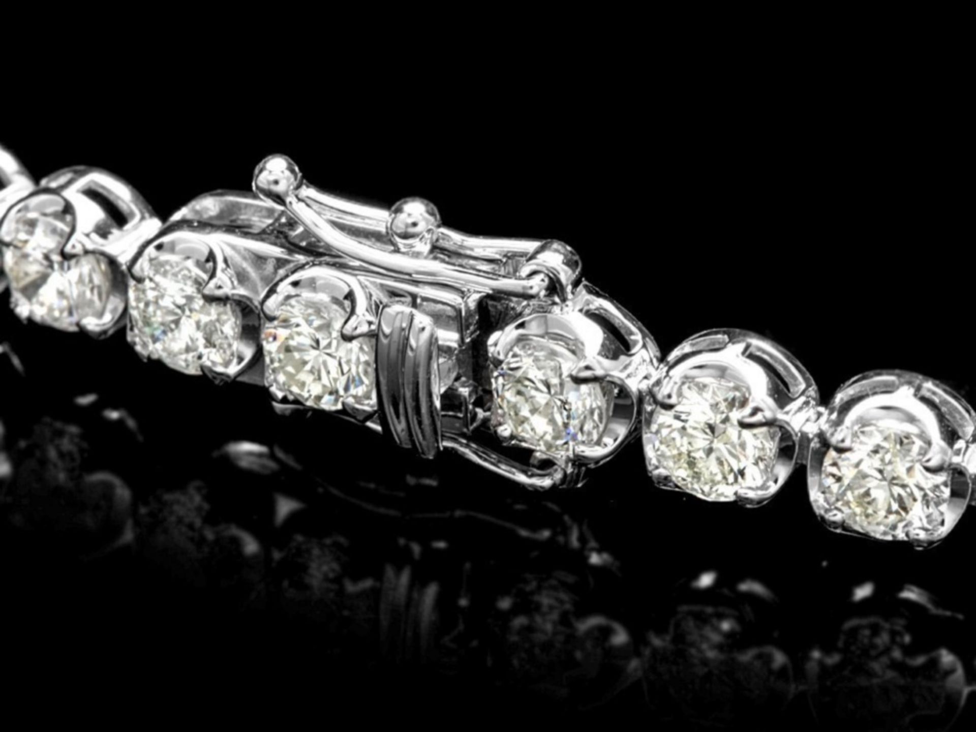 18k White Gold 9.00ct Diamond Tennis Bracelet - Image 2 of 3