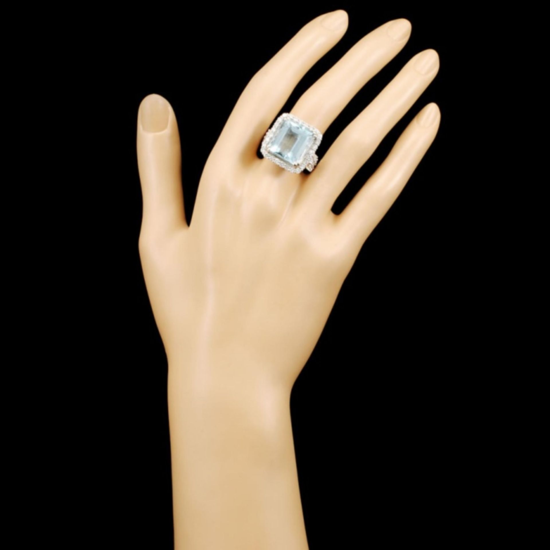 18K Gold 12.49ct Aquamarine & 1.42ctw Diamond Ring - Image 4 of 5
