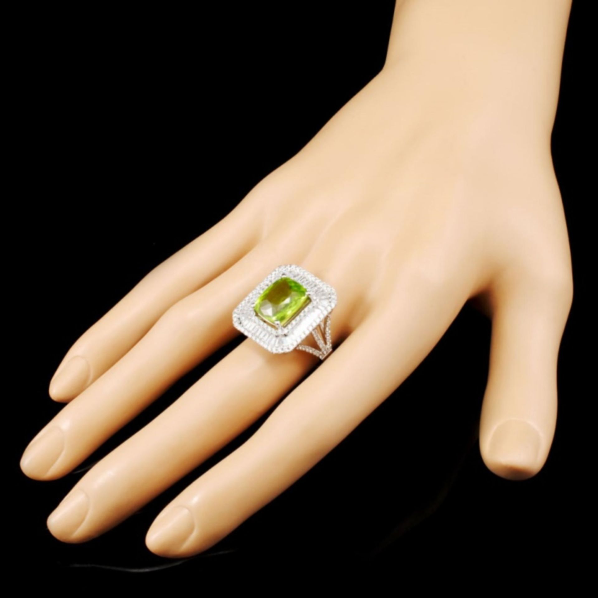 18K Gold 5.65ct Peridot & 1.73ctw Diamond Ring - Image 3 of 5