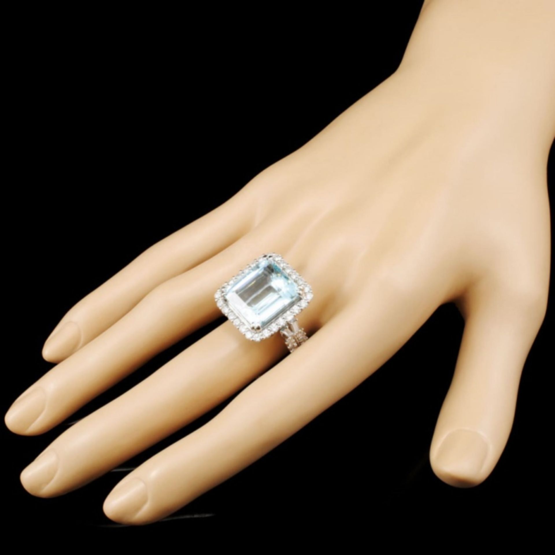 18K Gold 12.49ct Aquamarine & 1.42ctw Diamond Ring - Image 3 of 5